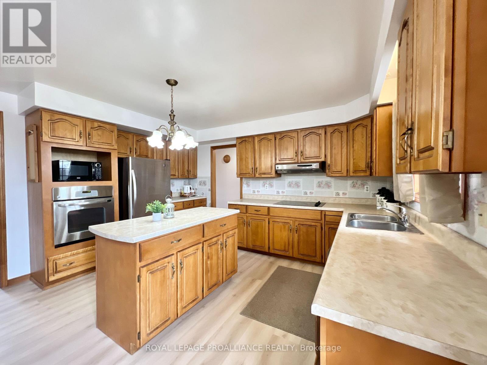 












3460 SHANNONVILLE ROAD

,
Tyendinaga (Tyendinaga Township),




Ontario
K0K2Y0

