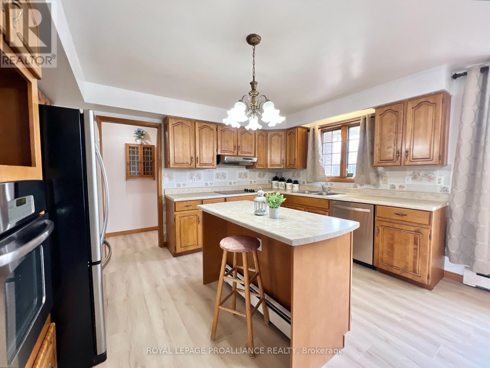 












3460 SHANNONVILLE ROAD

,
Tyendinaga (Tyendinaga Township),




Ontario
K0K2Y0

