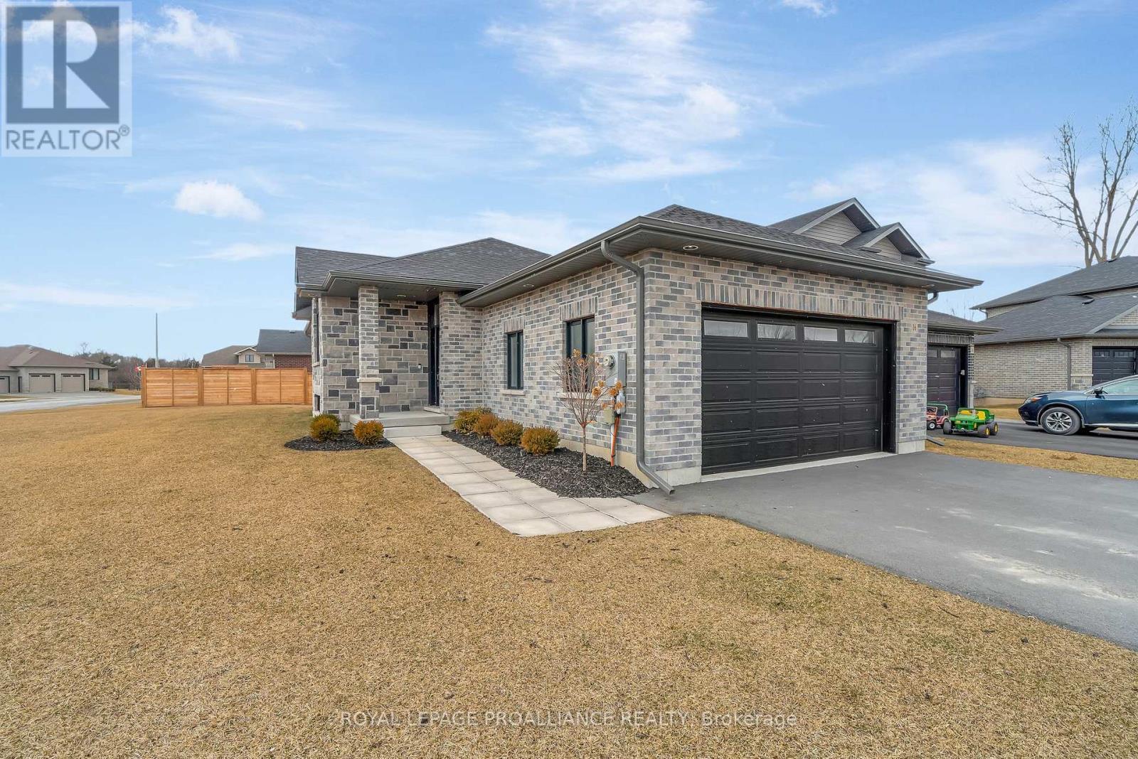 












16 PERTH COURT

,
Belleville (Belleville Ward),




Ontario
K8N0G9

