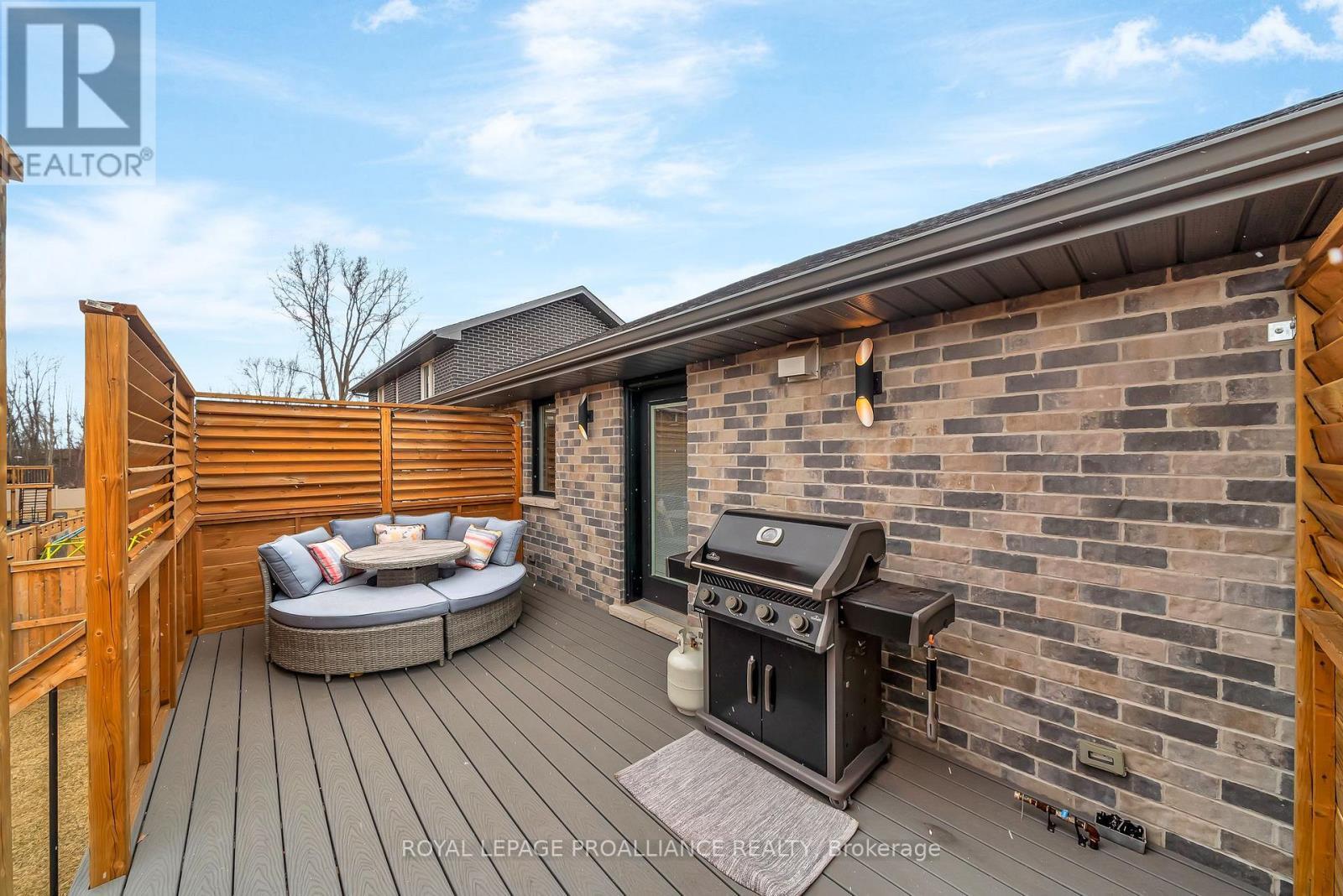 












16 PERTH COURT

,
Belleville (Belleville Ward),




Ontario
K8N0G9

