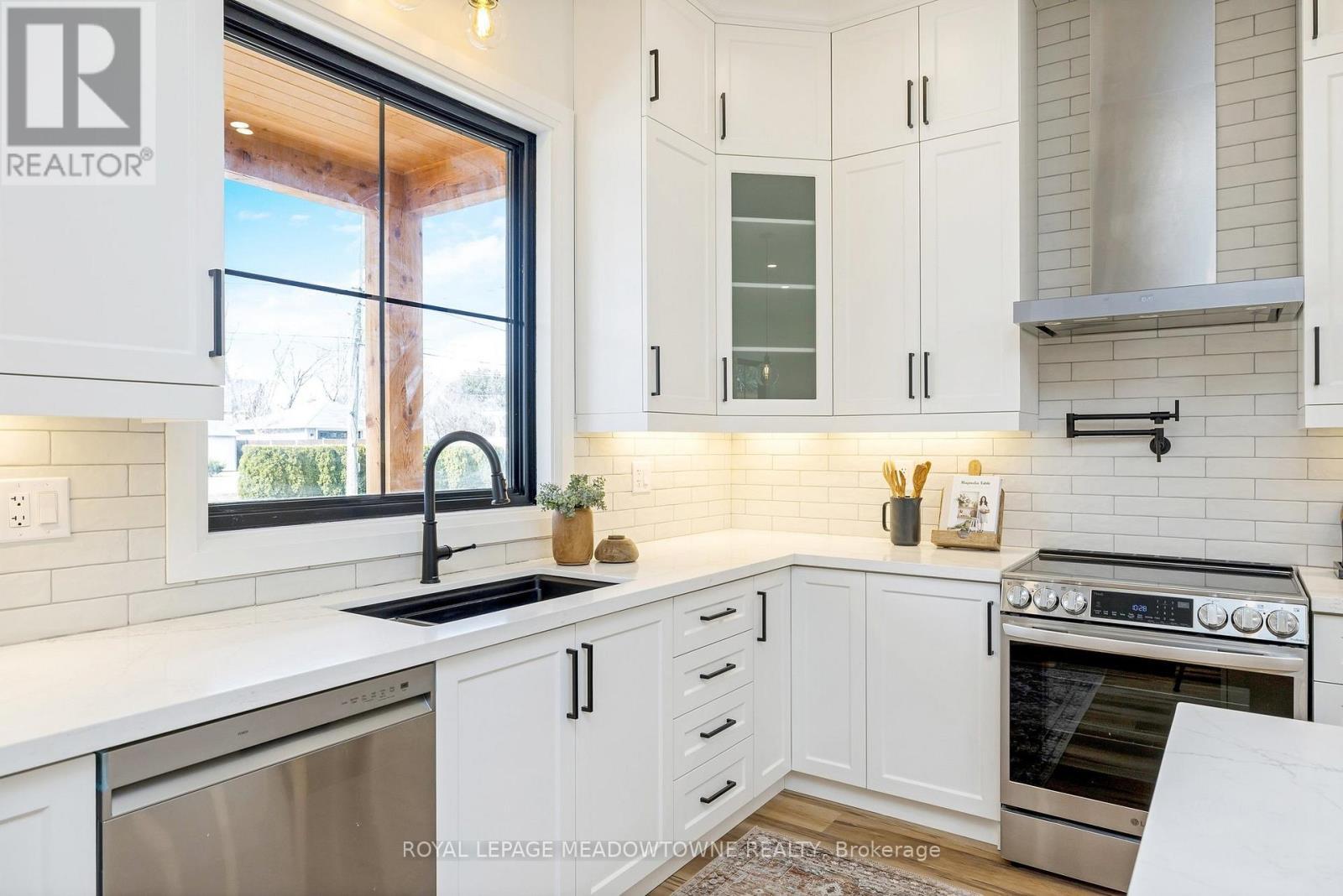 












79 FULTON STREET

,
Milton,




Ontario
L9T2J6

