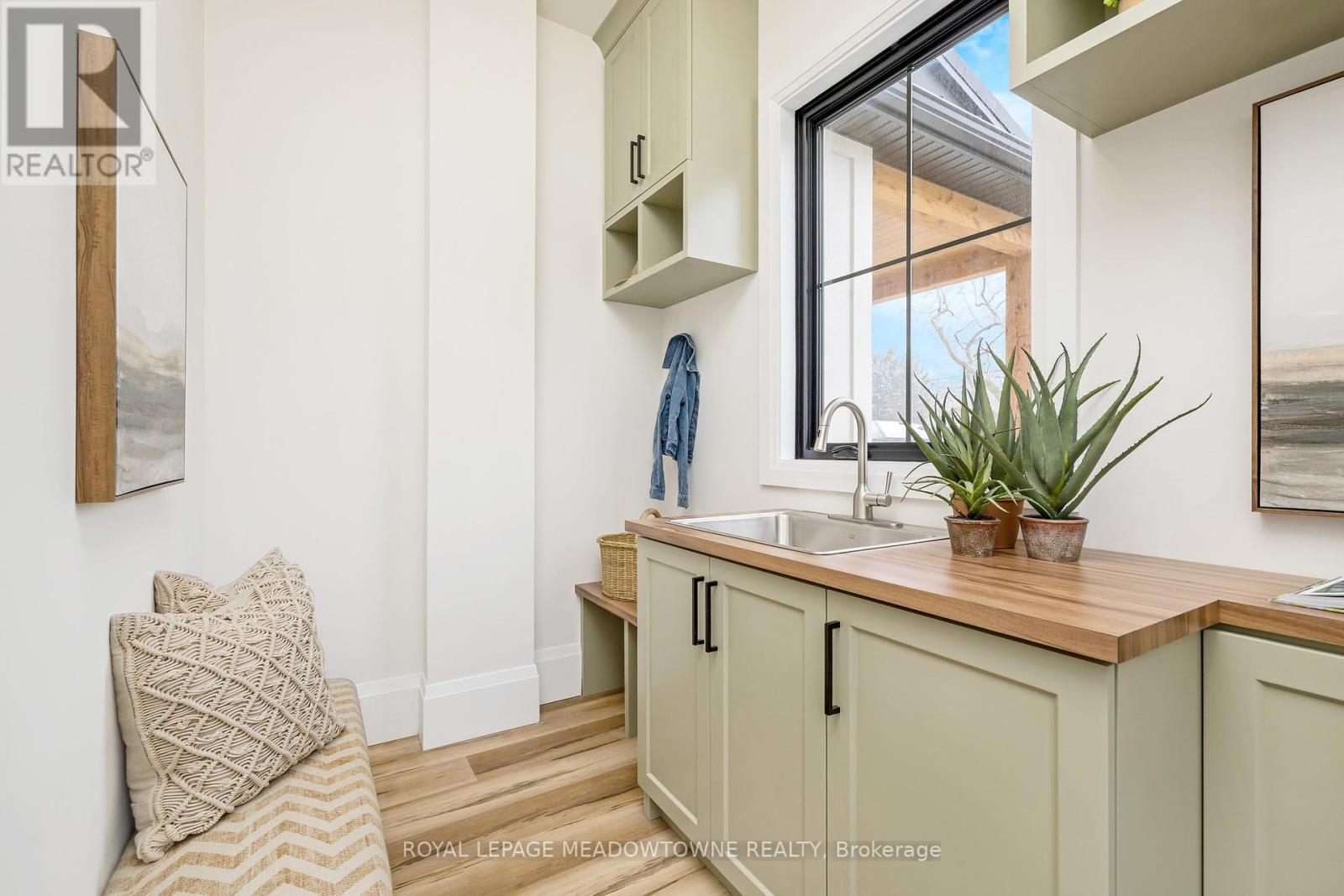 












79 FULTON STREET

,
Milton,




Ontario
L9T2J6

