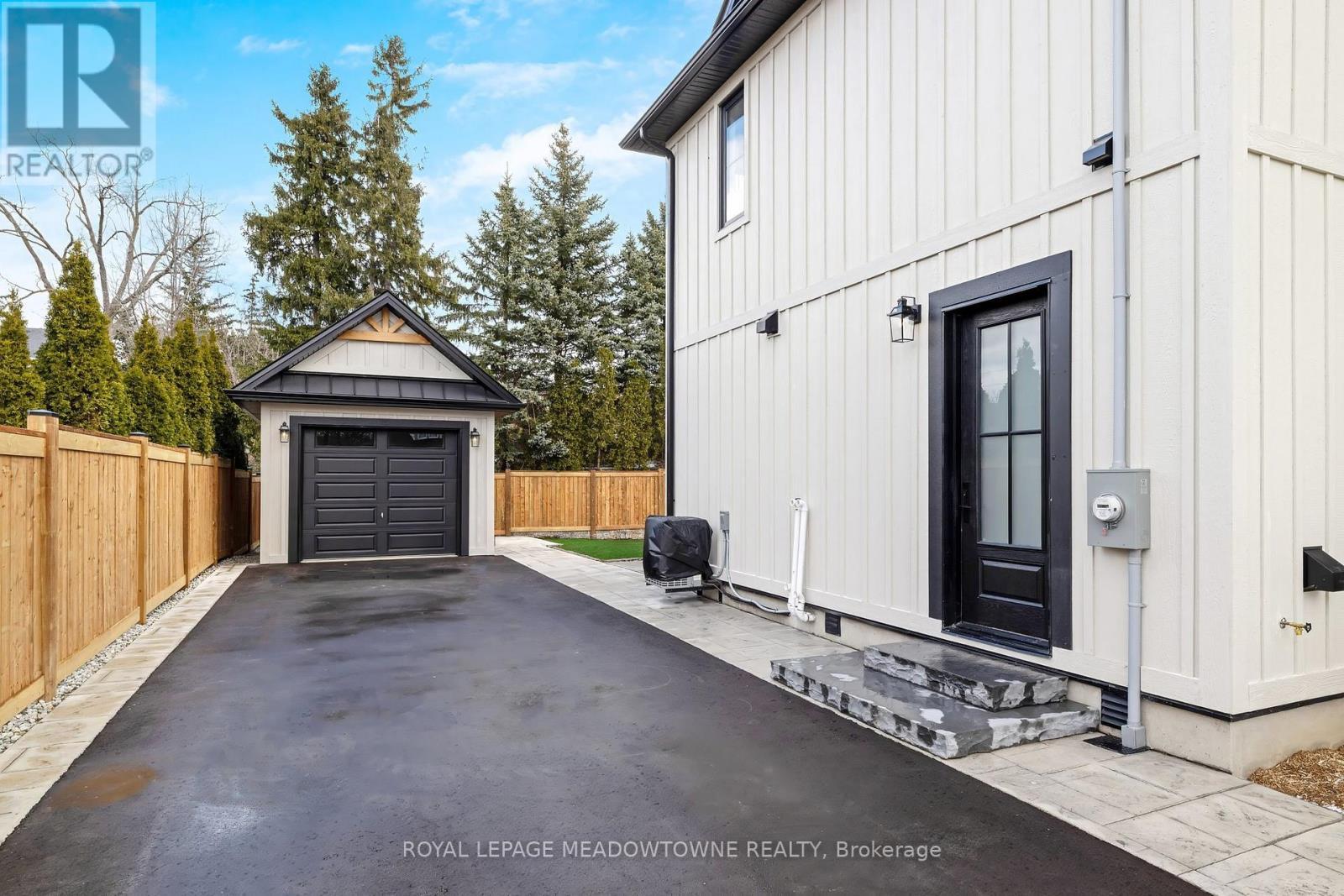












79 FULTON STREET

,
Milton,




Ontario
L9T2J6

