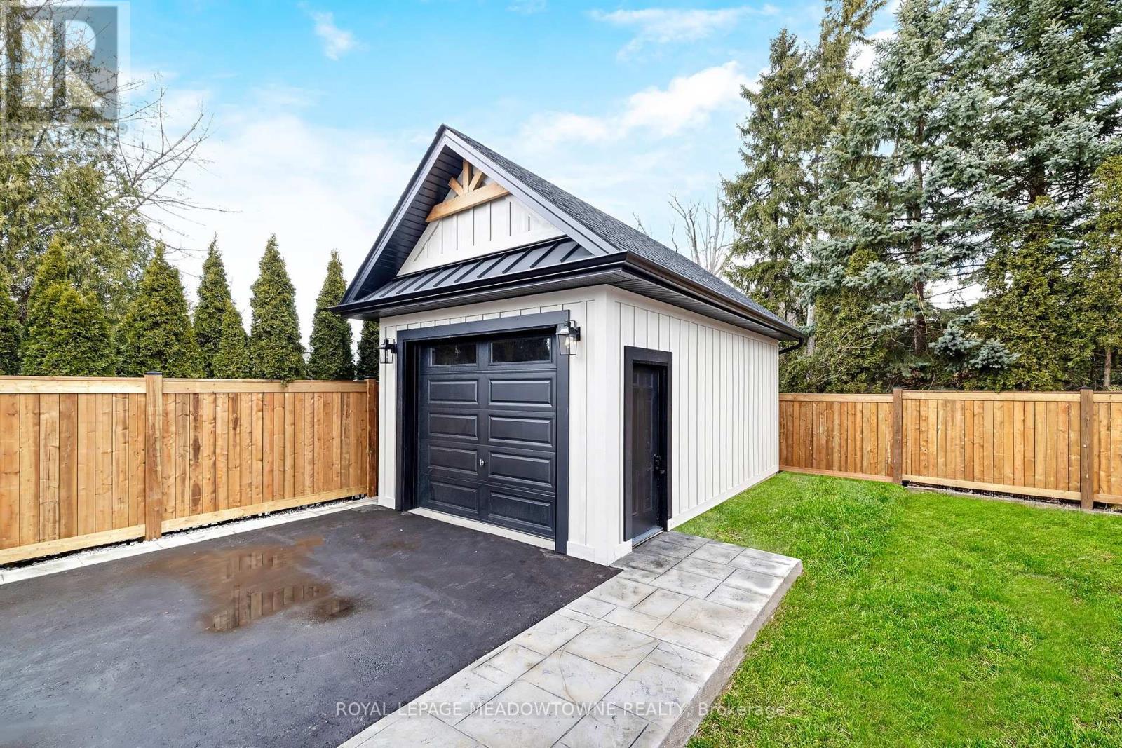 












79 FULTON STREET

,
Milton,




Ontario
L9T2J6

