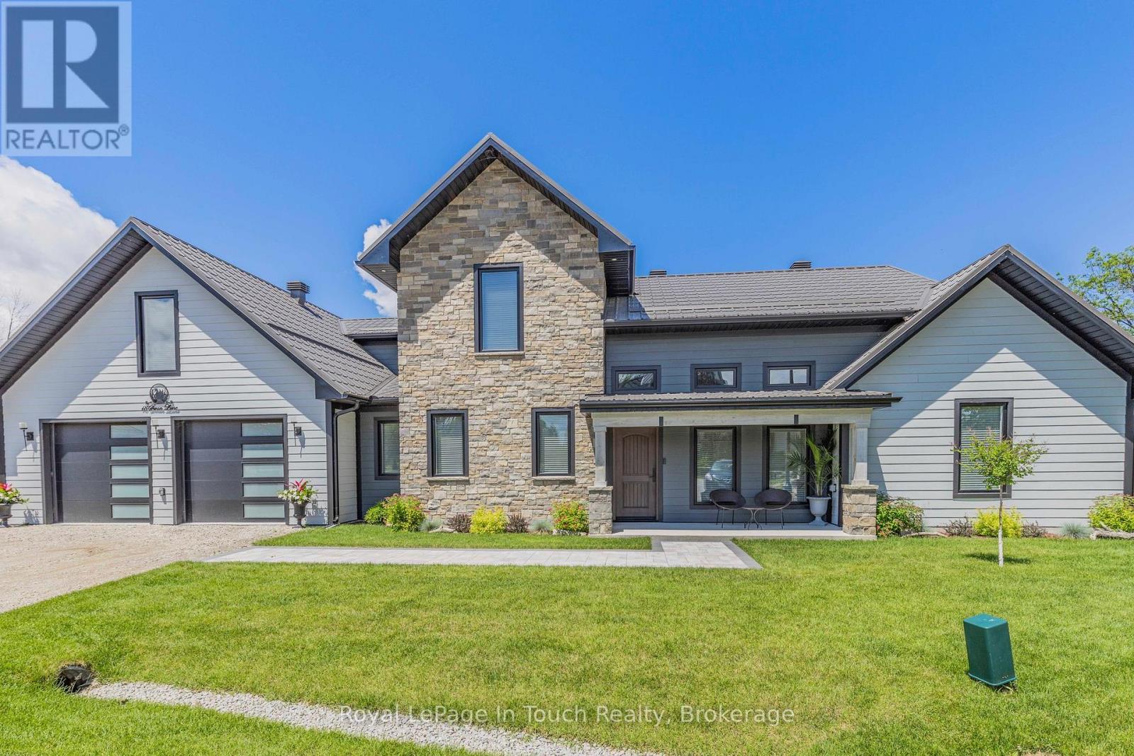 












18 SWAN LANE

,
Tay (Port McNicoll),




Ontario
L0K1R0


