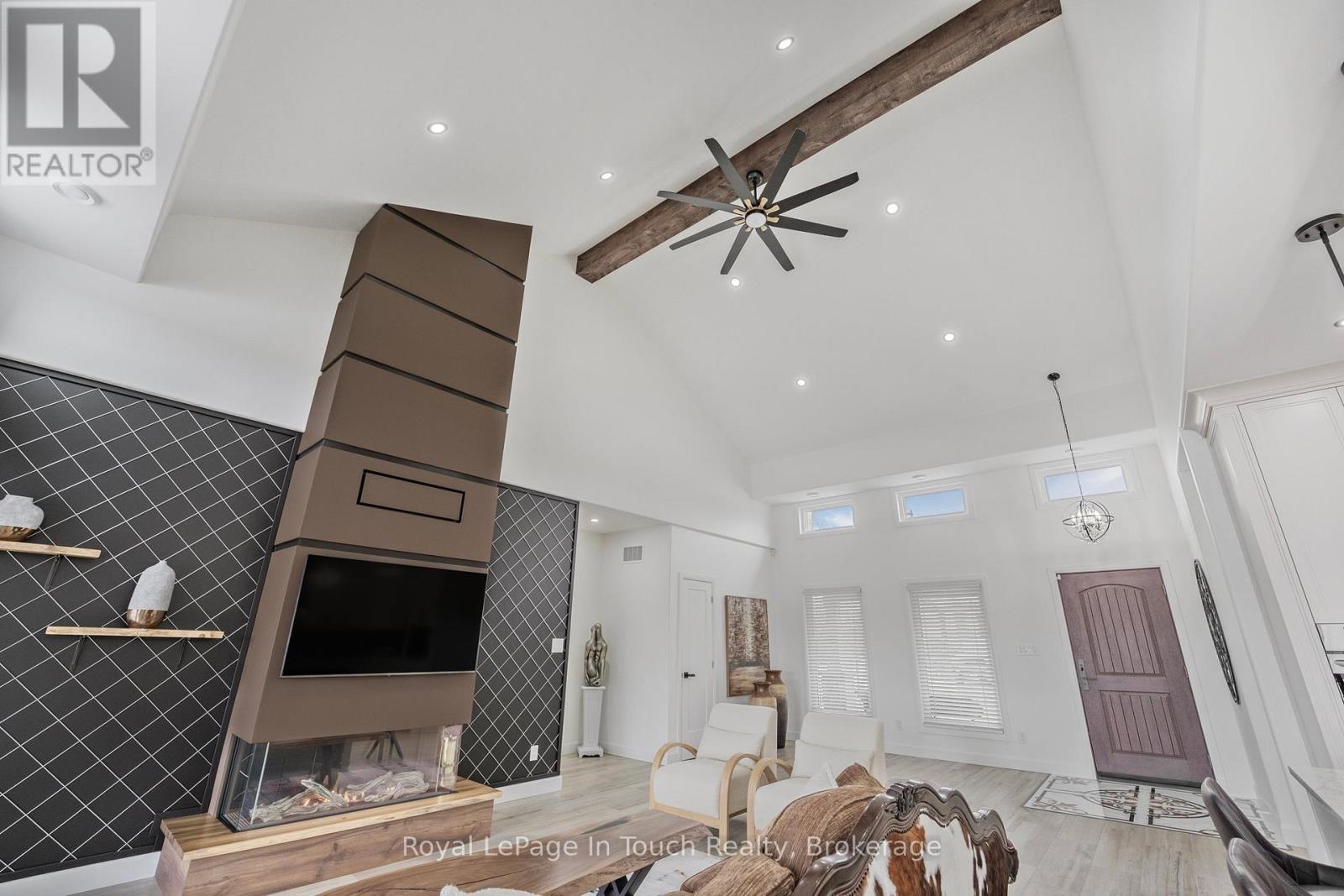 












18 SWAN LANE

,
Tay (Port McNicoll),




Ontario
L0K1R0

