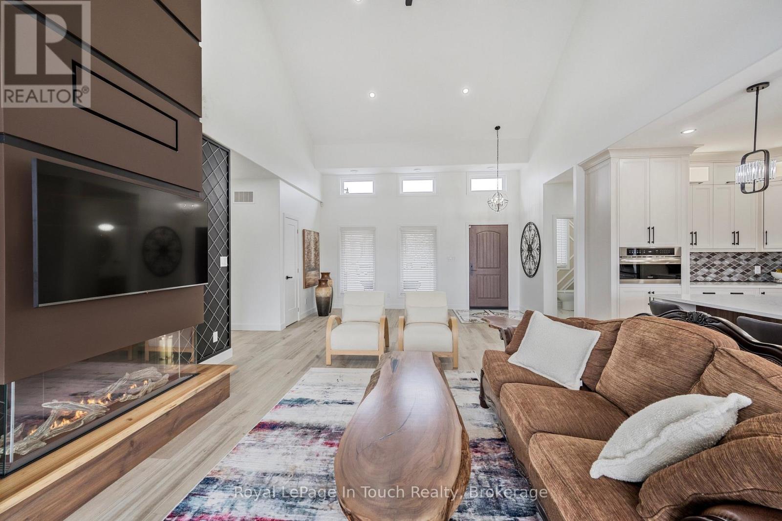 












18 SWAN LANE

,
Tay (Port McNicoll),




Ontario
L0K1R0

