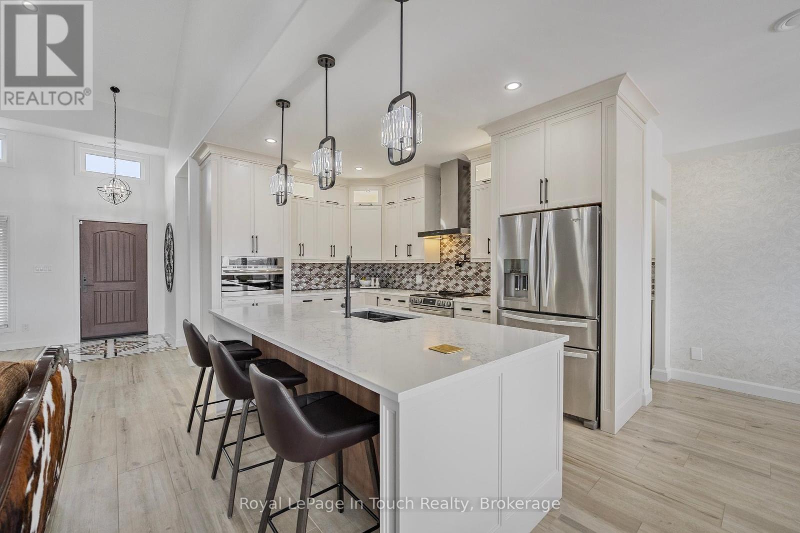 












18 SWAN LANE

,
Tay (Port McNicoll),




Ontario
L0K1R0

