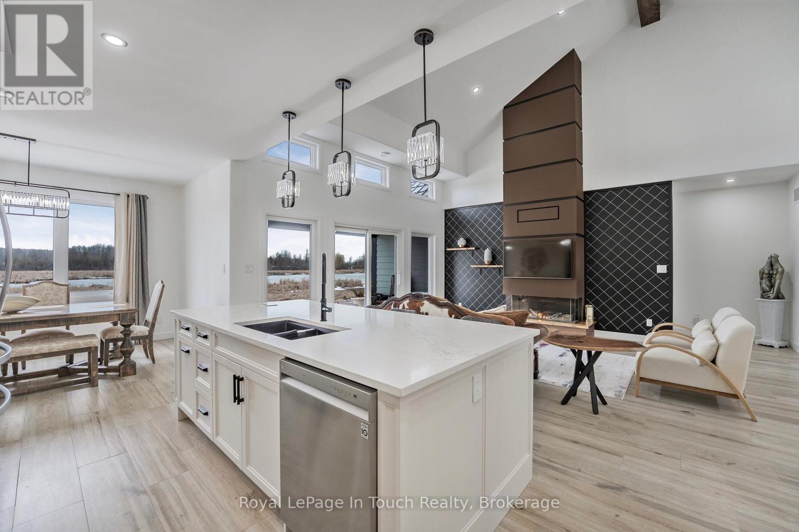 












18 SWAN LANE

,
Tay (Port McNicoll),




Ontario
L0K1R0


