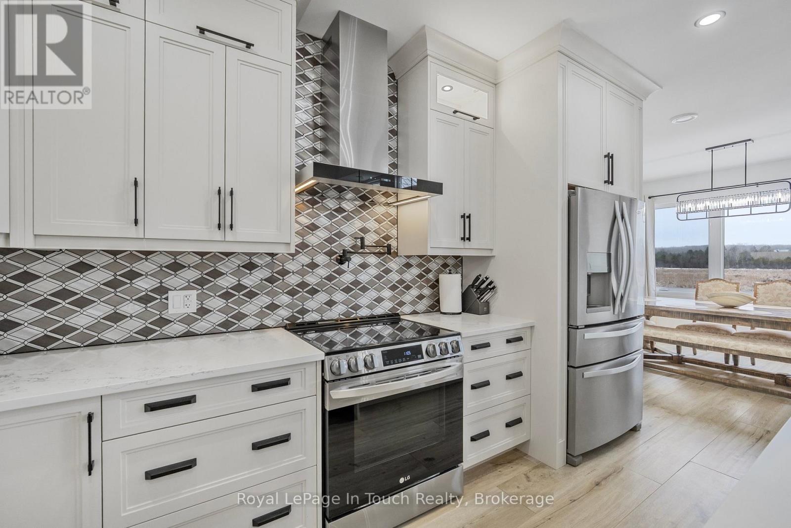 












18 SWAN LANE

,
Tay (Port McNicoll),




Ontario
L0K1R0

