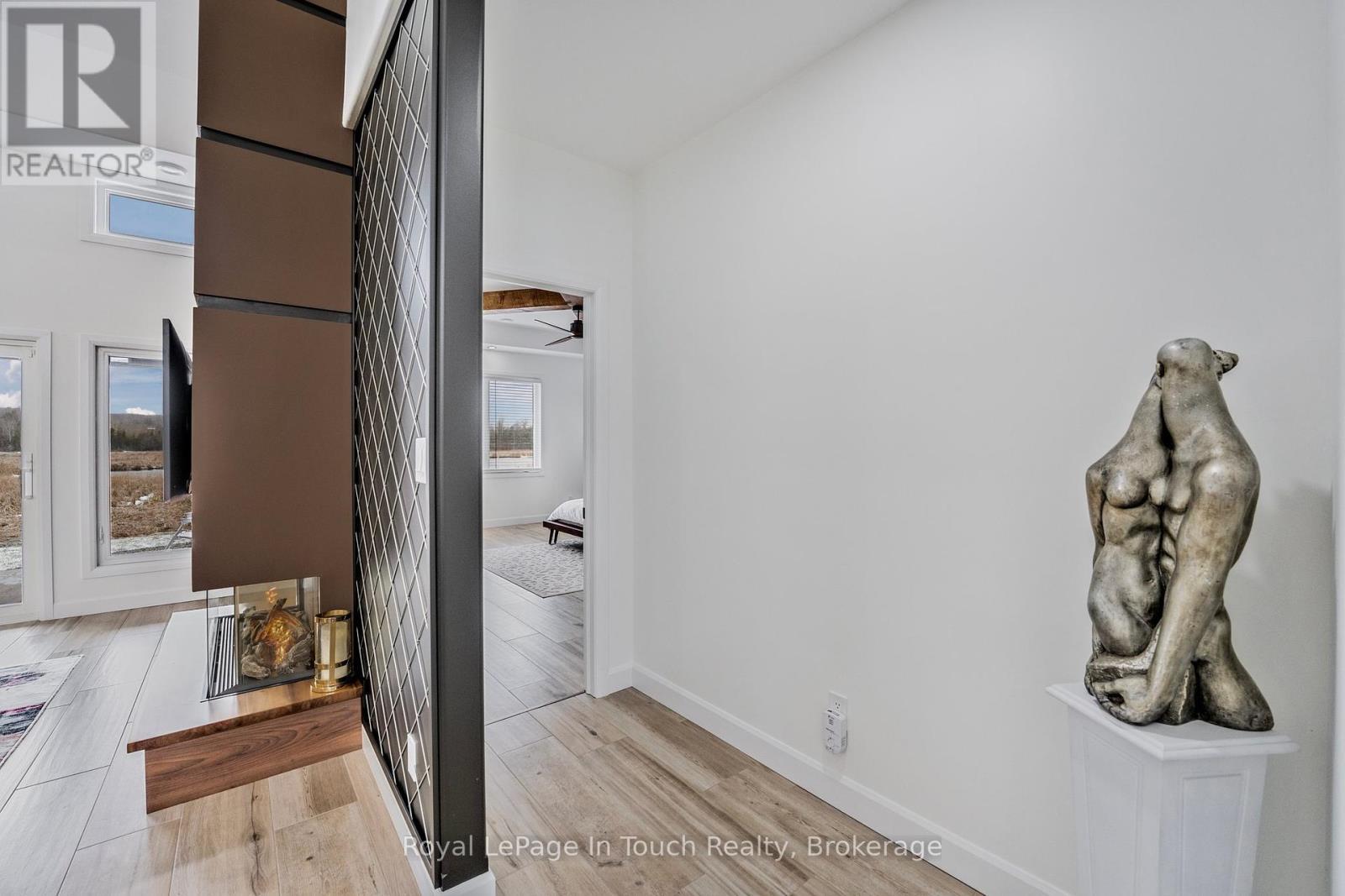 












18 SWAN LANE

,
Tay (Port McNicoll),




Ontario
L0K1R0

