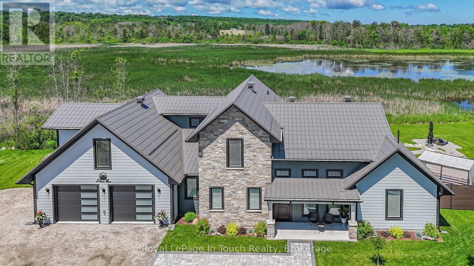 












18 SWAN LANE

,
Tay (Port McNicoll),




Ontario
L0K1R0


