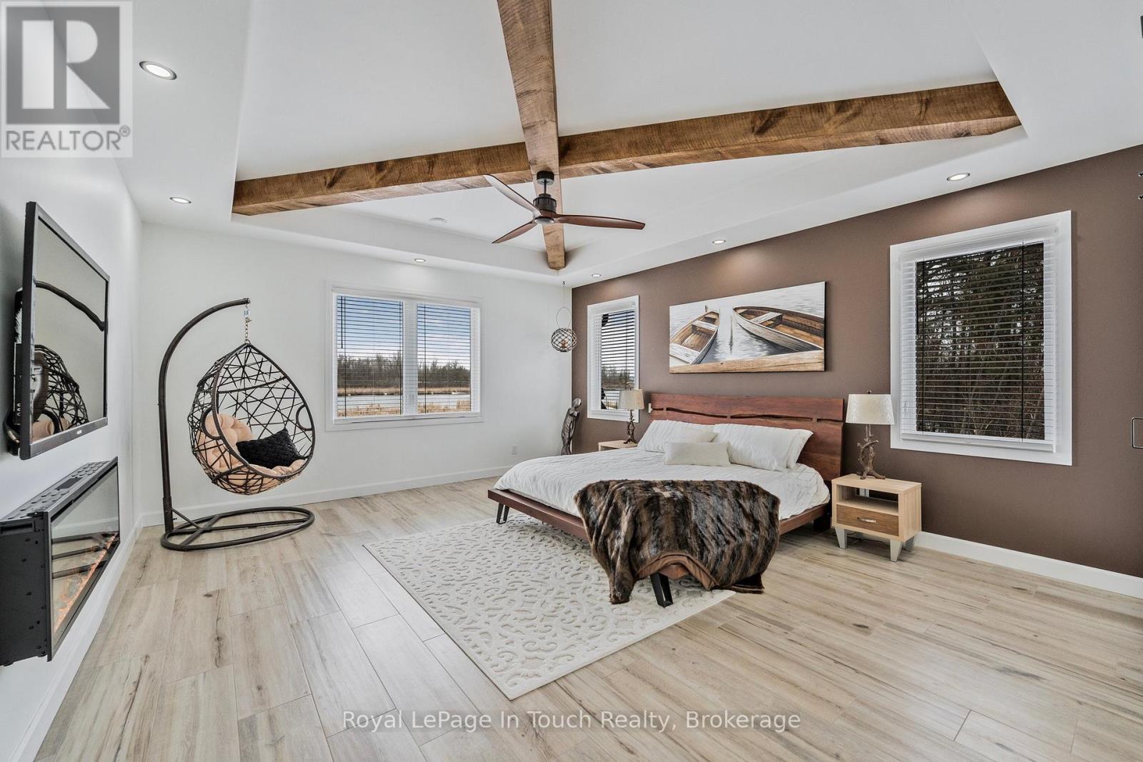 












18 SWAN LANE

,
Tay (Port McNicoll),




Ontario
L0K1R0

