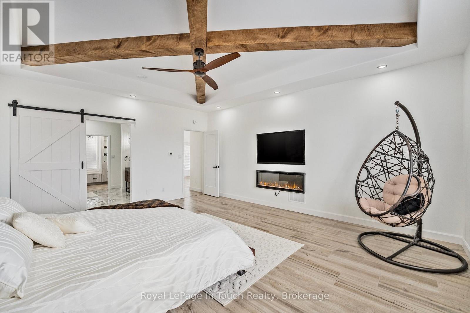 












18 SWAN LANE

,
Tay (Port McNicoll),




Ontario
L0K1R0

