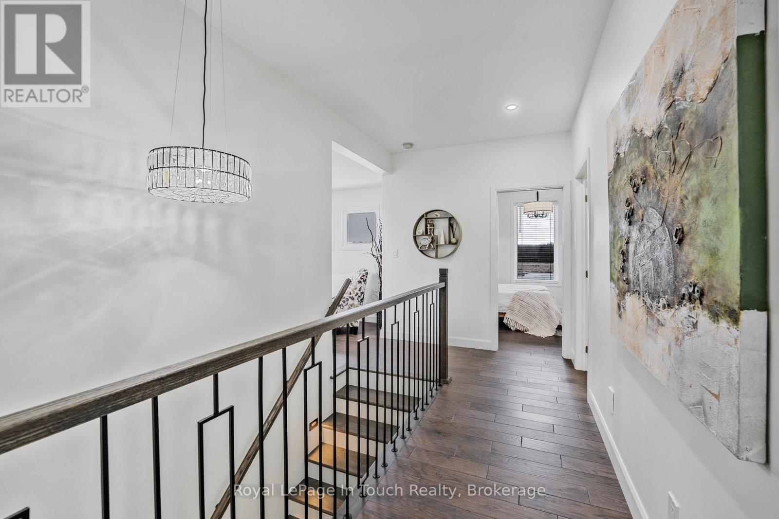 












18 SWAN LANE

,
Tay (Port McNicoll),




Ontario
L0K1R0

