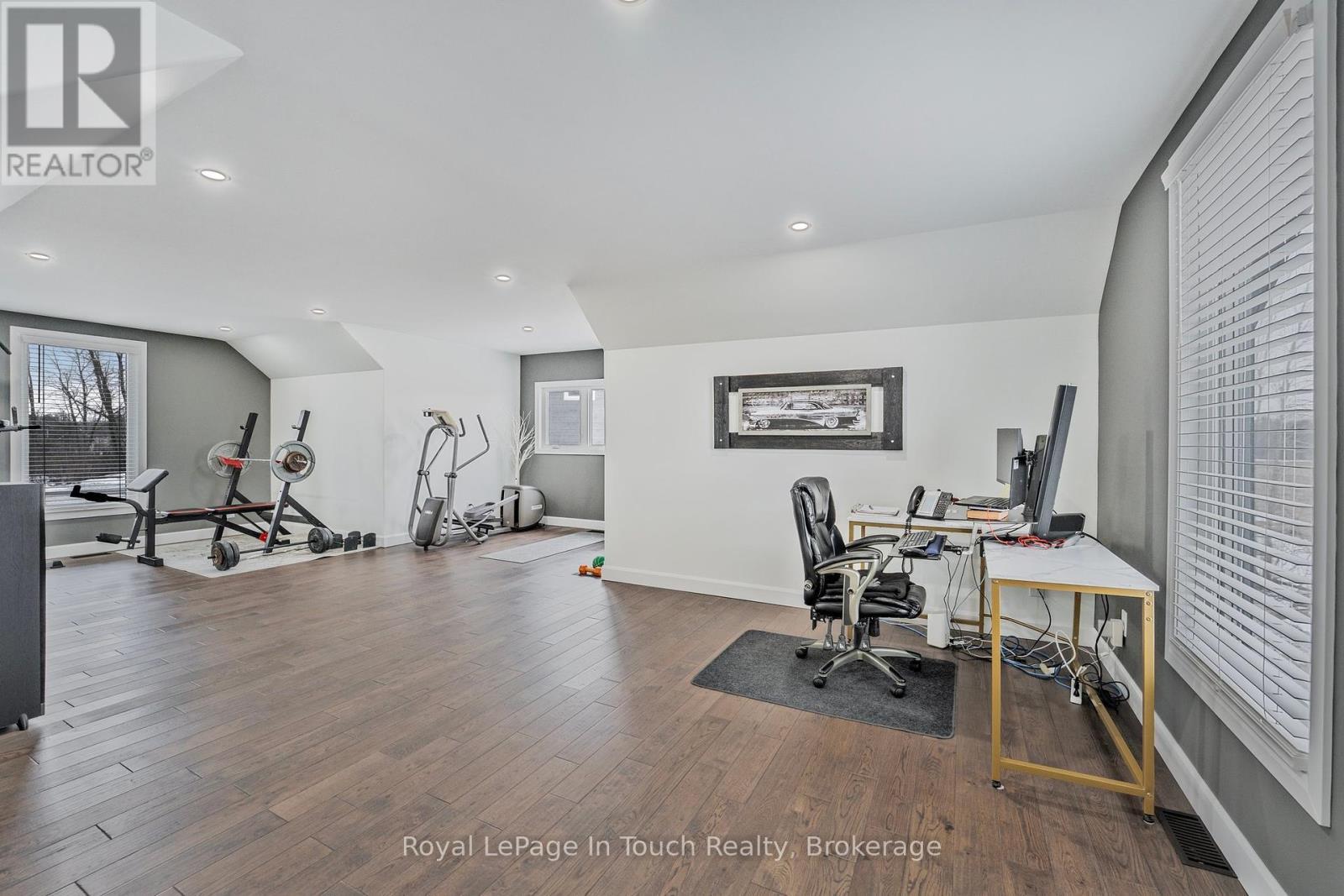 












18 SWAN LANE

,
Tay (Port McNicoll),




Ontario
L0K1R0

