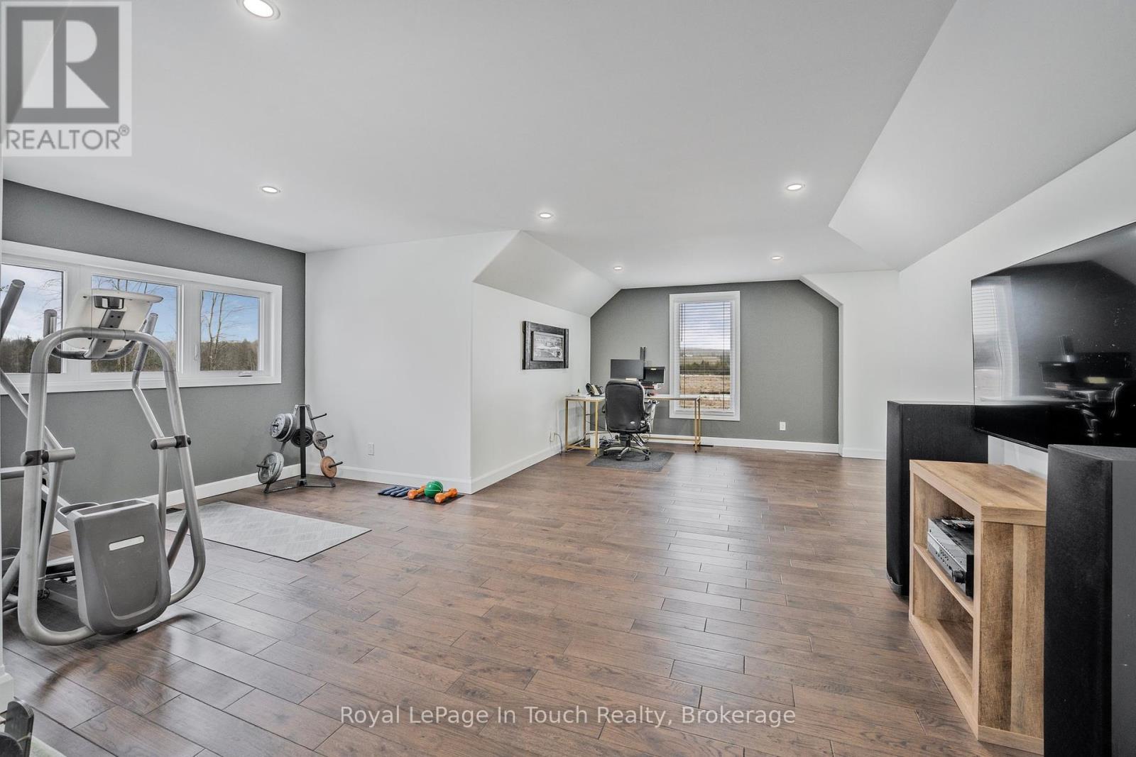 












18 SWAN LANE

,
Tay (Port McNicoll),




Ontario
L0K1R0

