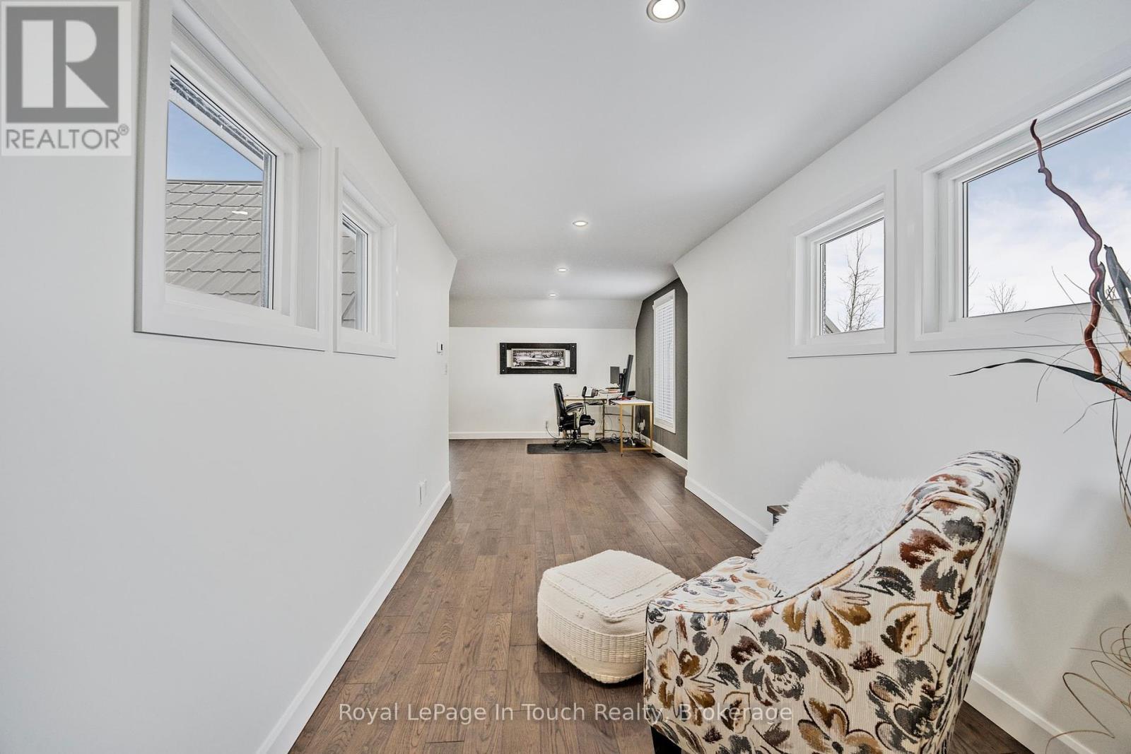 












18 SWAN LANE

,
Tay (Port McNicoll),




Ontario
L0K1R0

