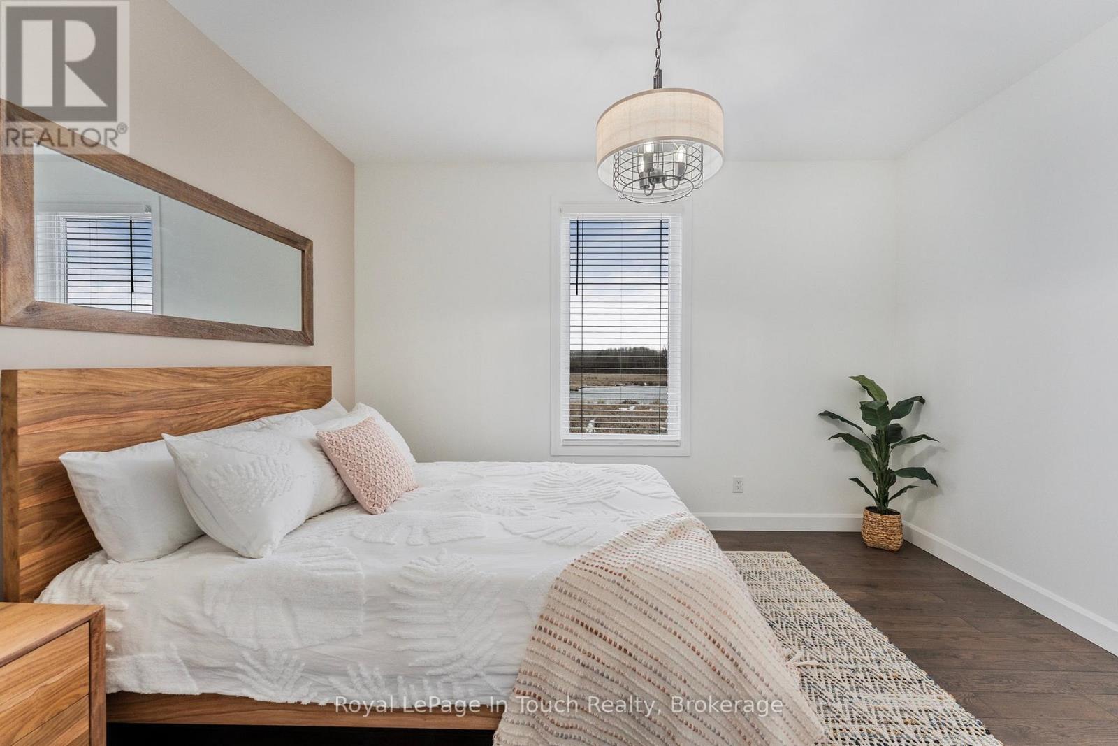 












18 SWAN LANE

,
Tay (Port McNicoll),




Ontario
L0K1R0

