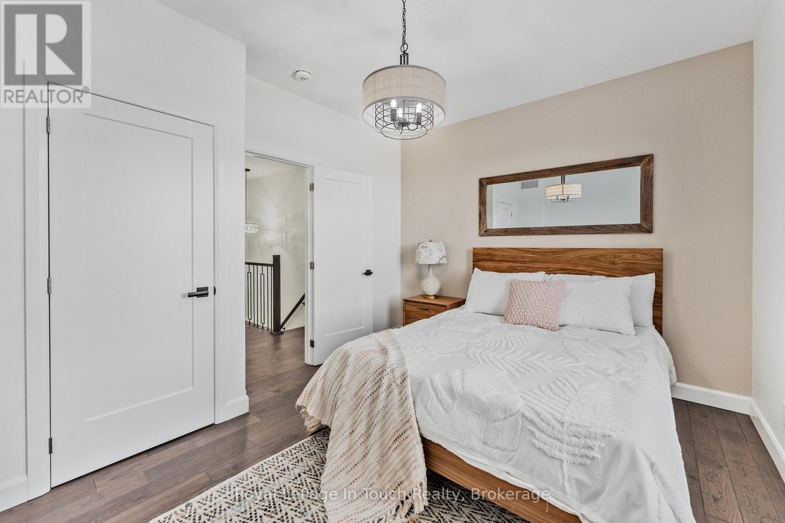 












18 SWAN LANE

,
Tay (Port McNicoll),




Ontario
L0K1R0

