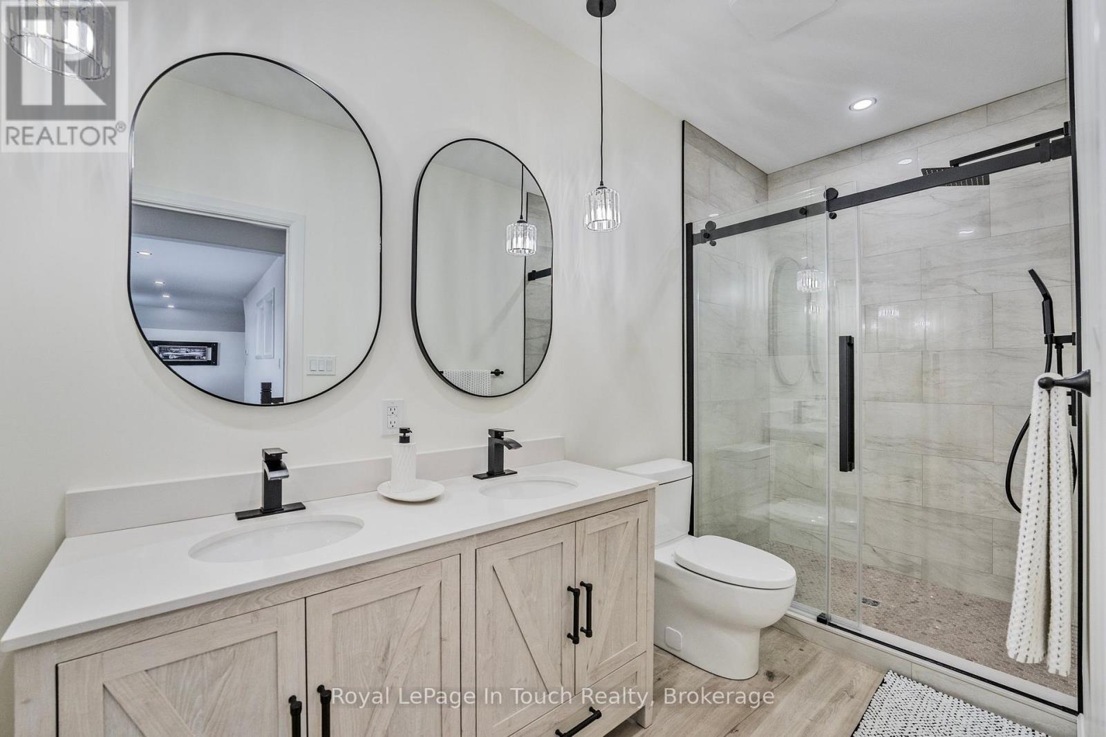 












18 SWAN LANE

,
Tay (Port McNicoll),




Ontario
L0K1R0

