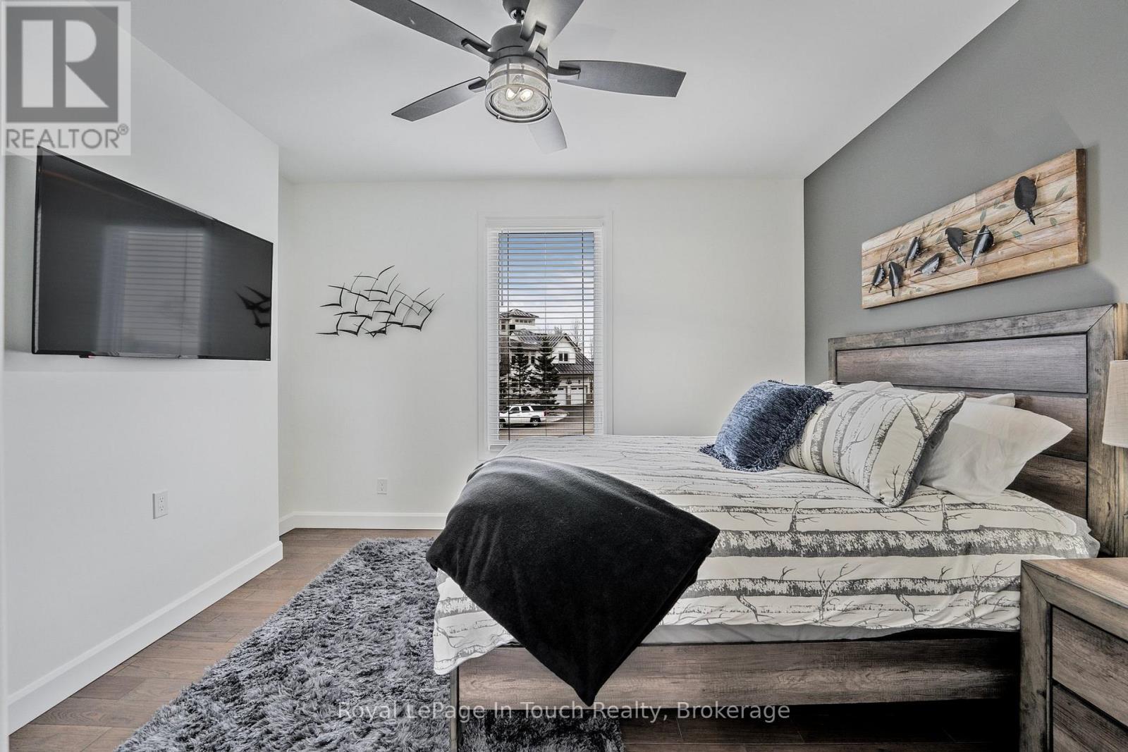 












18 SWAN LANE

,
Tay (Port McNicoll),




Ontario
L0K1R0


