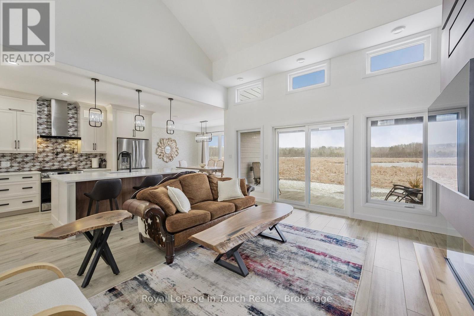 












18 SWAN LANE

,
Tay (Port McNicoll),




Ontario
L0K1R0

