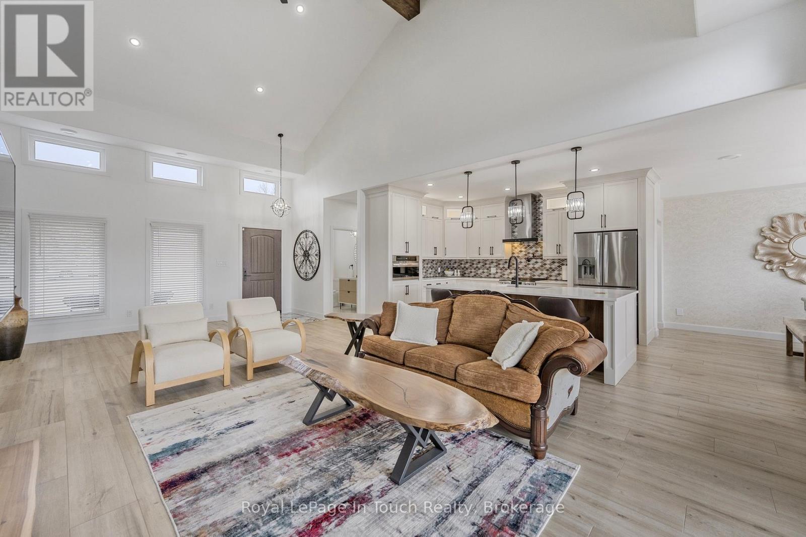 












18 SWAN LANE

,
Tay (Port McNicoll),




Ontario
L0K1R0

