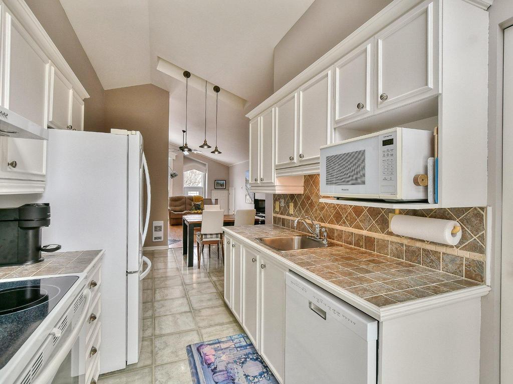 









696


Rue des Patriotes

,
Saint-Jérôme,




QC
J7Z7B1

