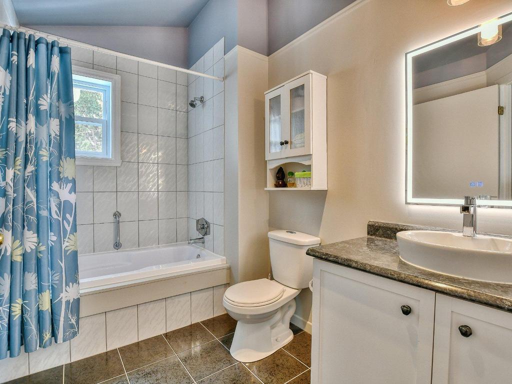 









696


Rue des Patriotes

,
Saint-Jérôme,




QC
J7Z7B1

