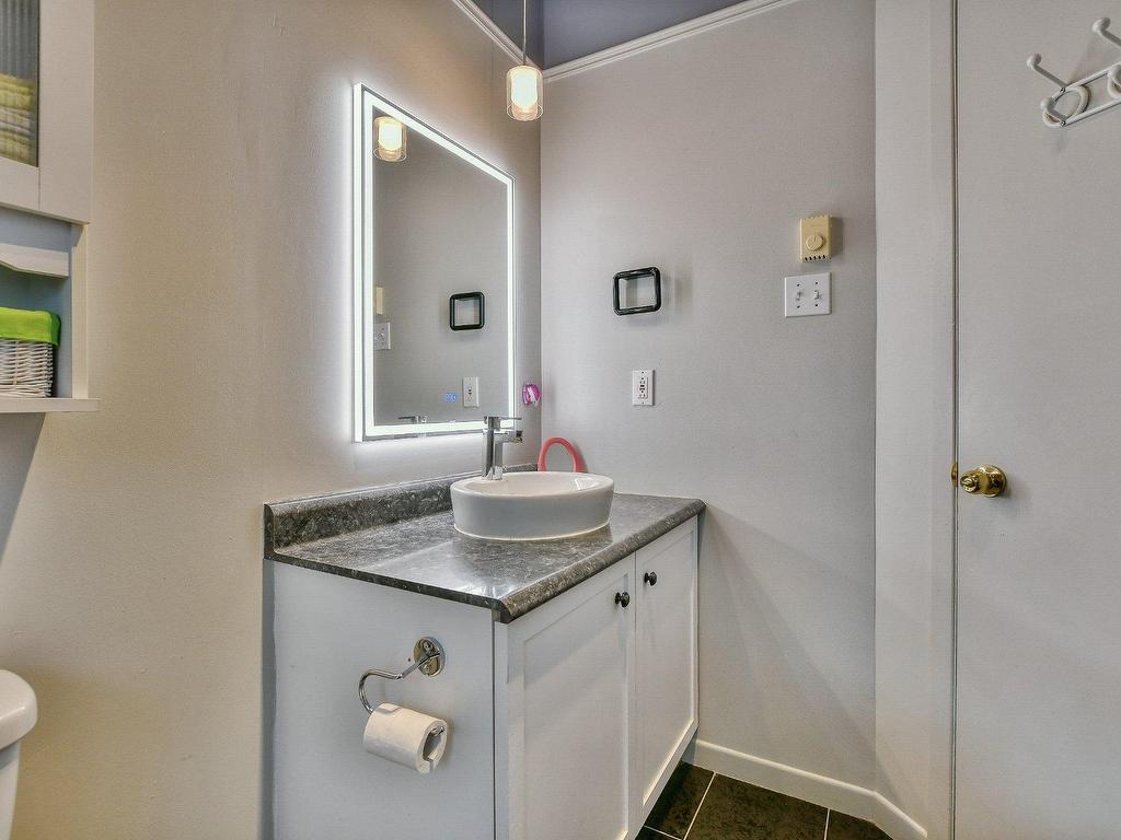 









696


Rue des Patriotes

,
Saint-Jérôme,




QC
J7Z7B1

