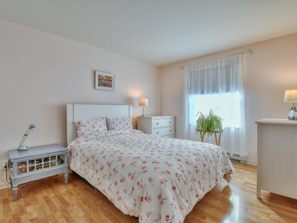 









696


Rue des Patriotes

,
Saint-Jérôme,




QC
J7Z7B1

