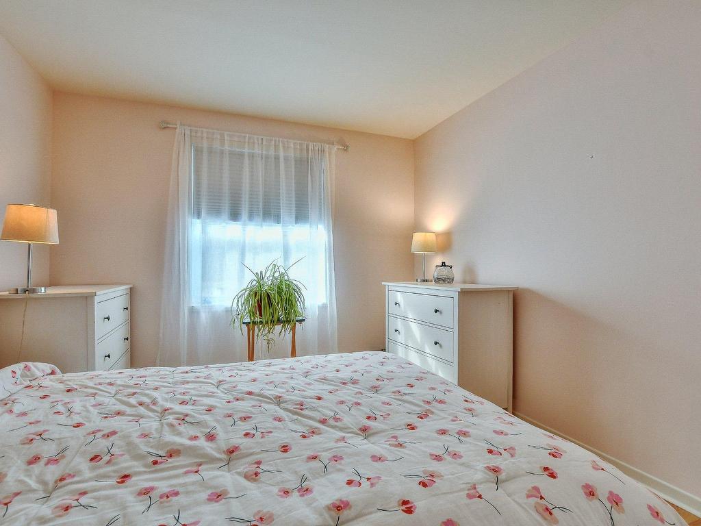 









696


Rue des Patriotes

,
Saint-Jérôme,




QC
J7Z7B1

