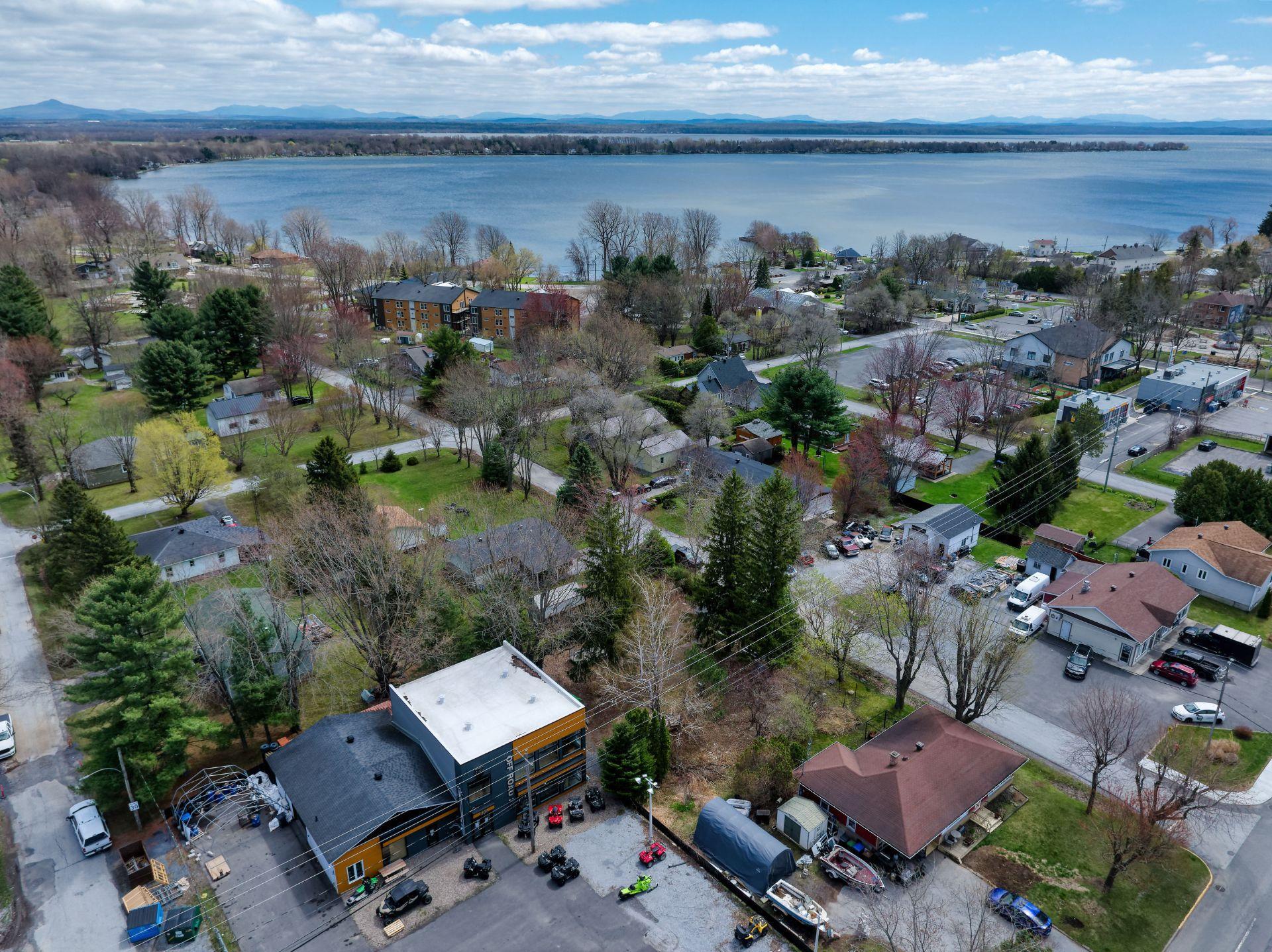 









200


16e Avenue O.

,
Venise-en-Québec,




QC
J0J2K0

