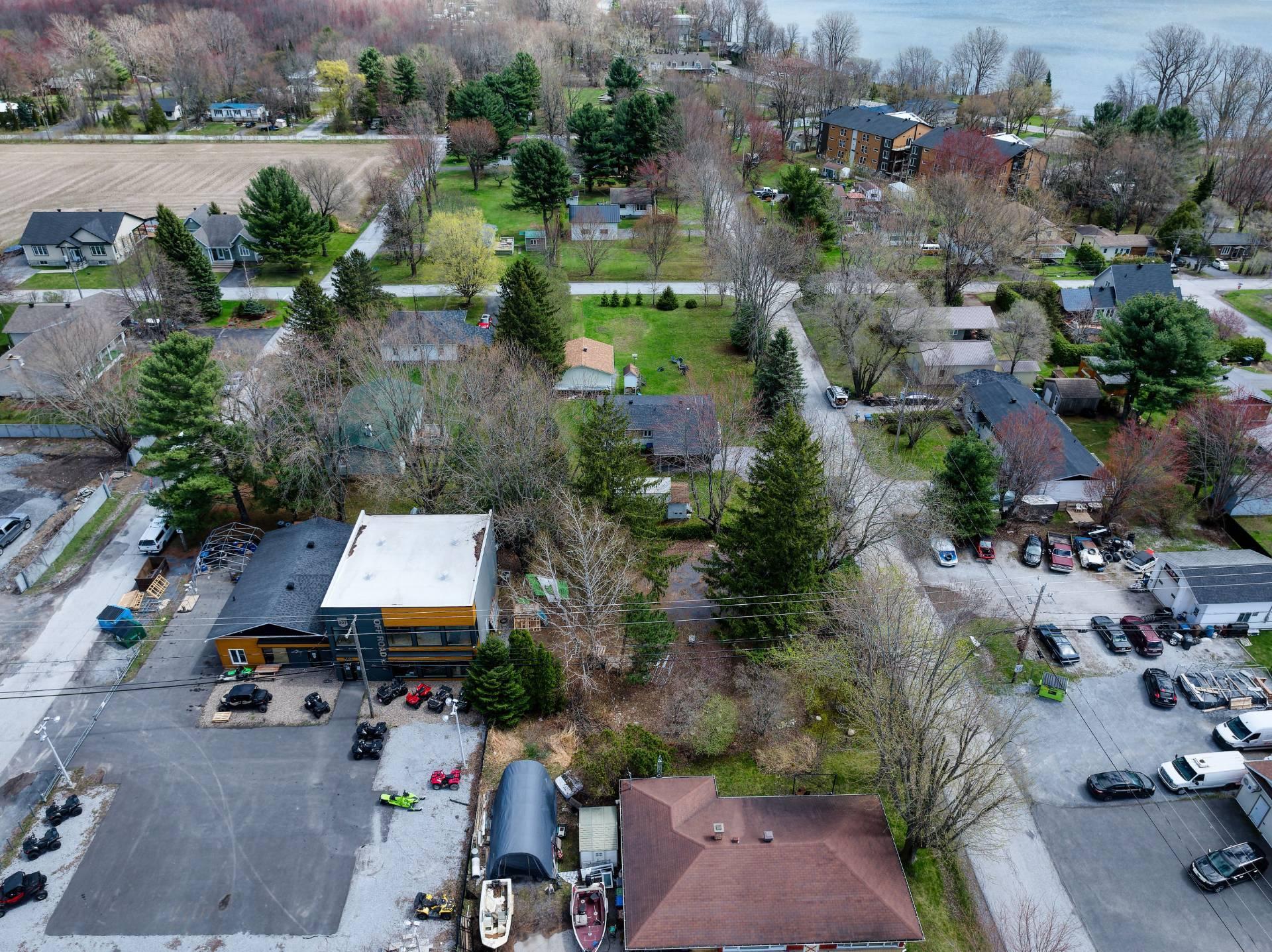 









200


16e Avenue O.

,
Venise-en-Québec,




QC
J0J2K0

