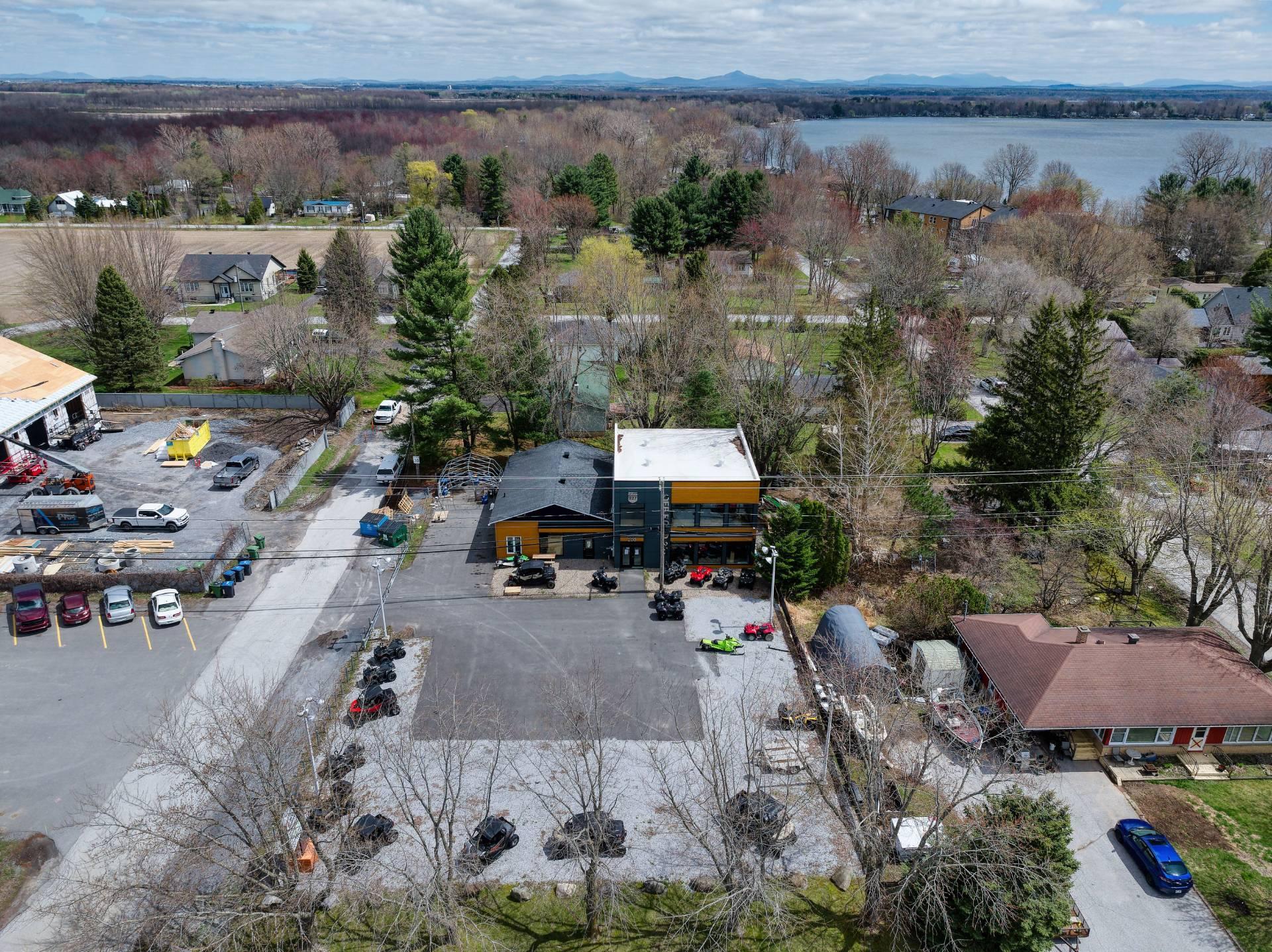 









200


16e Avenue O.

,
Venise-en-Québec,




QC
J0J2K0

