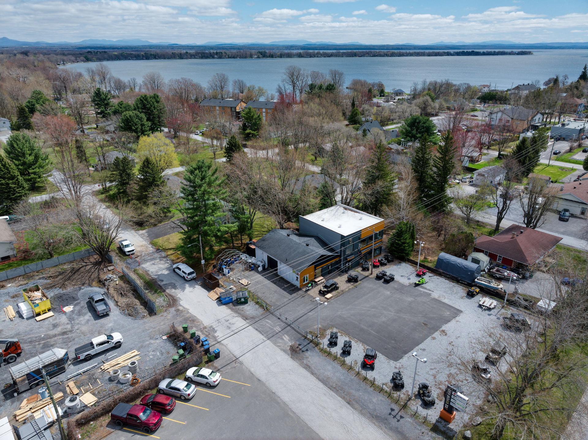 









200


16e Avenue O.

,
Venise-en-Québec,




QC
J0J2K0

