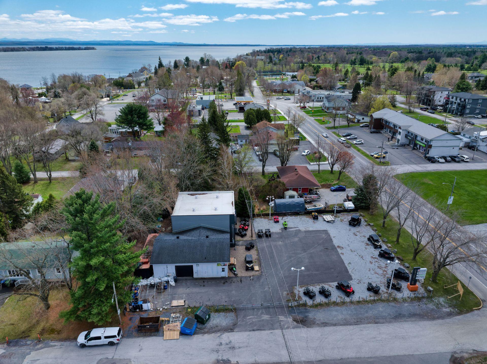 









200


16e Avenue O.

,
Venise-en-Québec,




QC
J0J2K0

