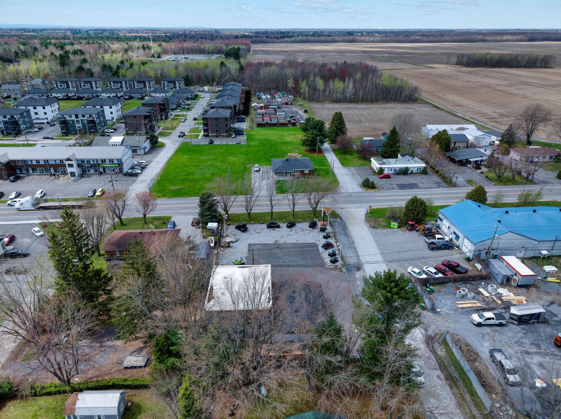 









200


16e Avenue O.

,
Venise-en-Québec,




QC
J0J2K0

