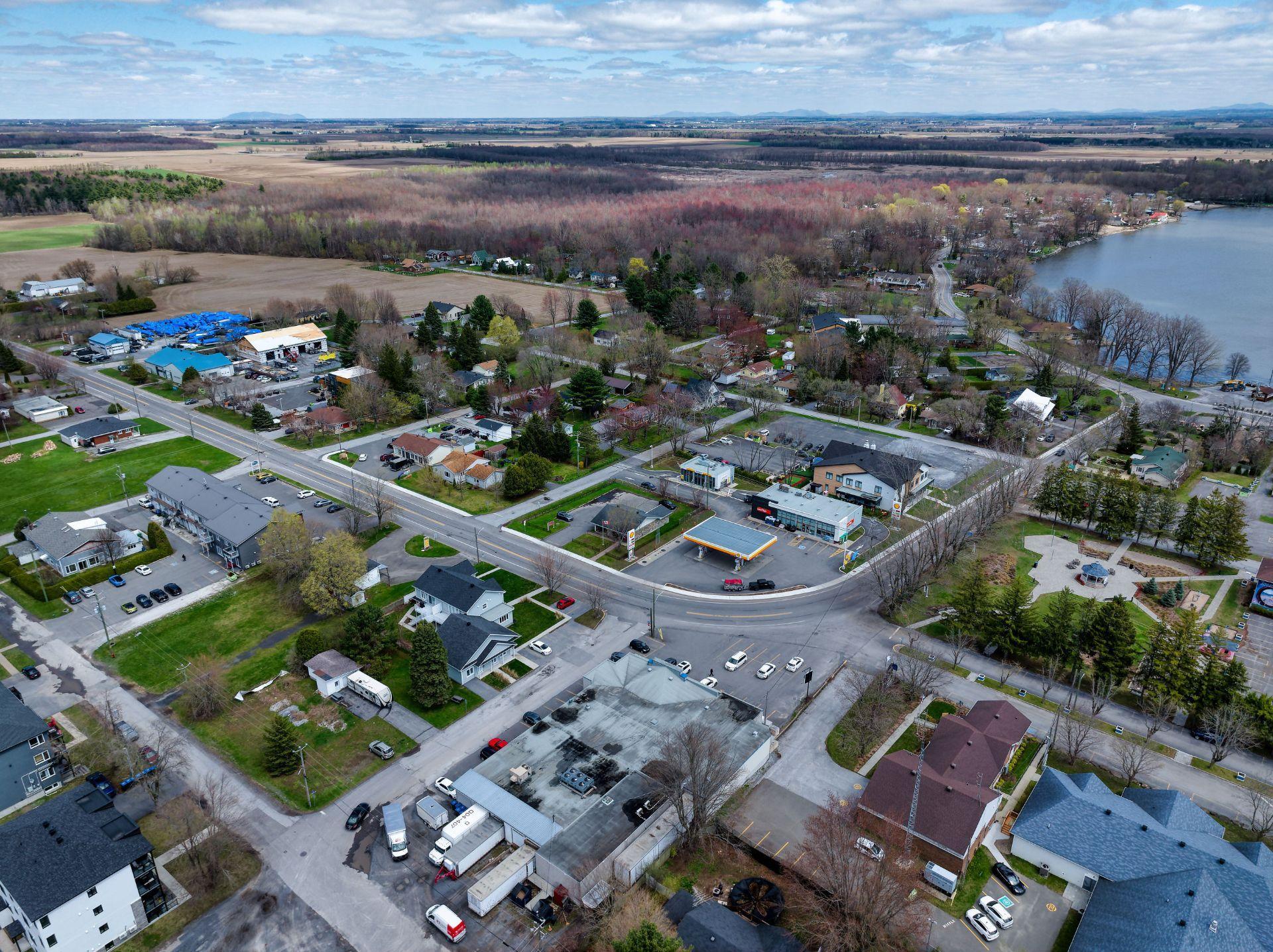 









200


16e Avenue O.

,
Venise-en-Québec,




QC
J0J2K0

