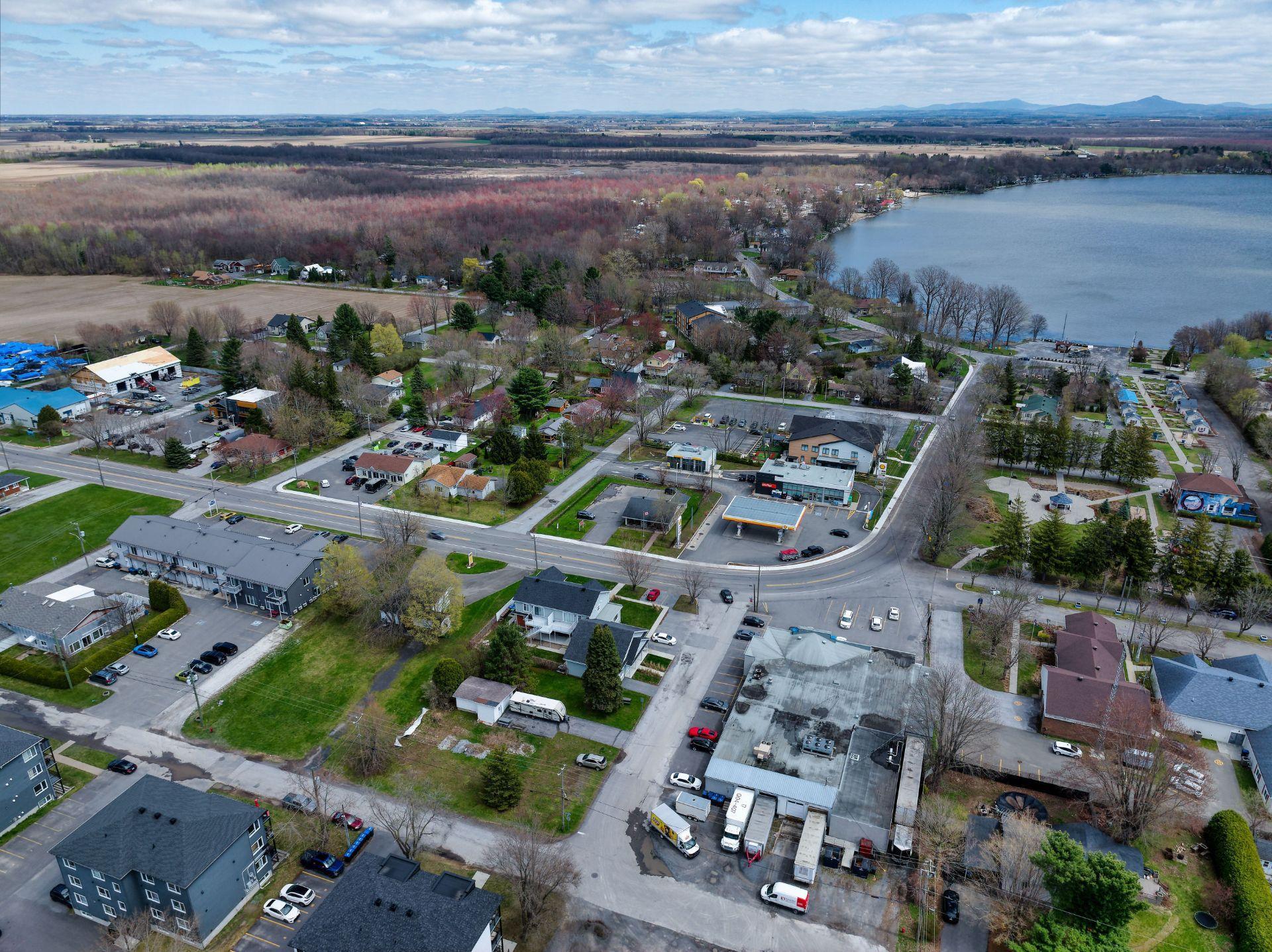









200


16e Avenue O.

,
Venise-en-Québec,




QC
J0J2K0

