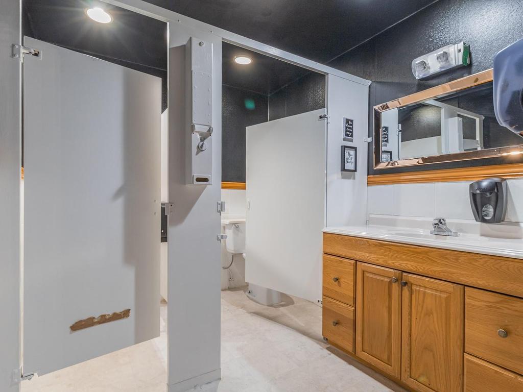 









640


1st

Ave,
Ladysmith,




BC
V9G 1A2

