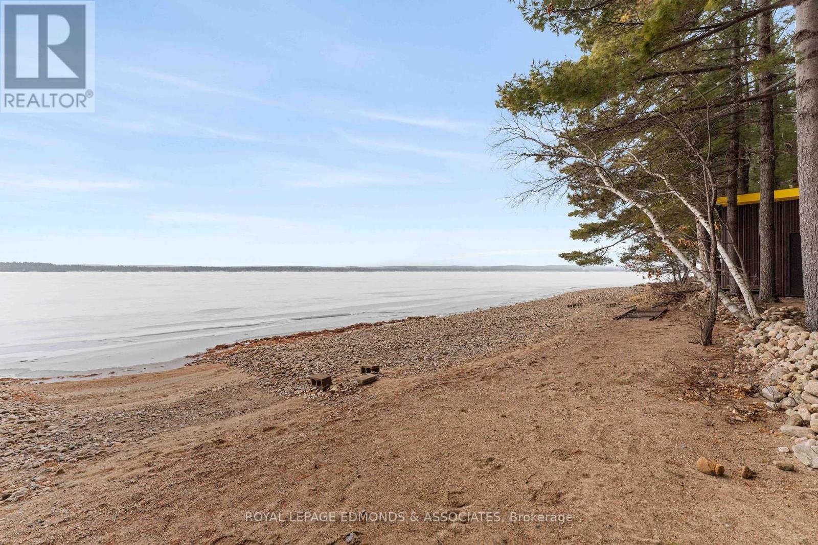 












643 PINE POINT LANE

,
Killaloe, Hagarty and Richards,




Ontario
K0J2J0

