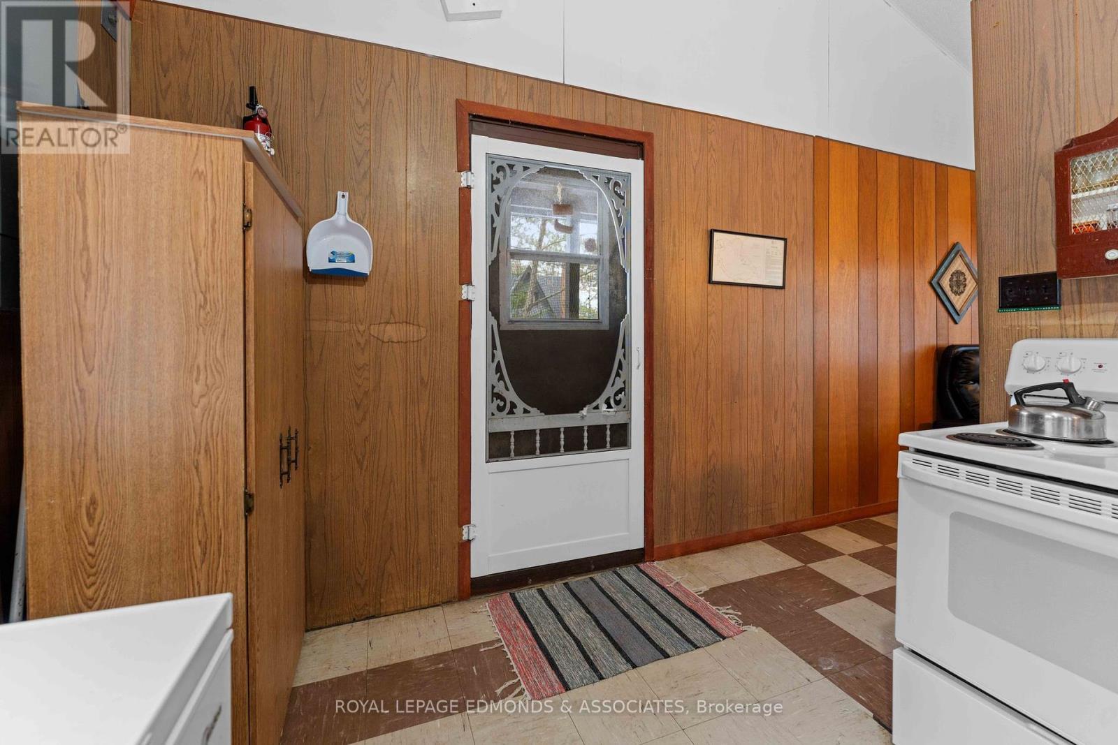












643 PINE POINT LANE

,
Killaloe, Hagarty and Richards,




Ontario
K0J2J0

