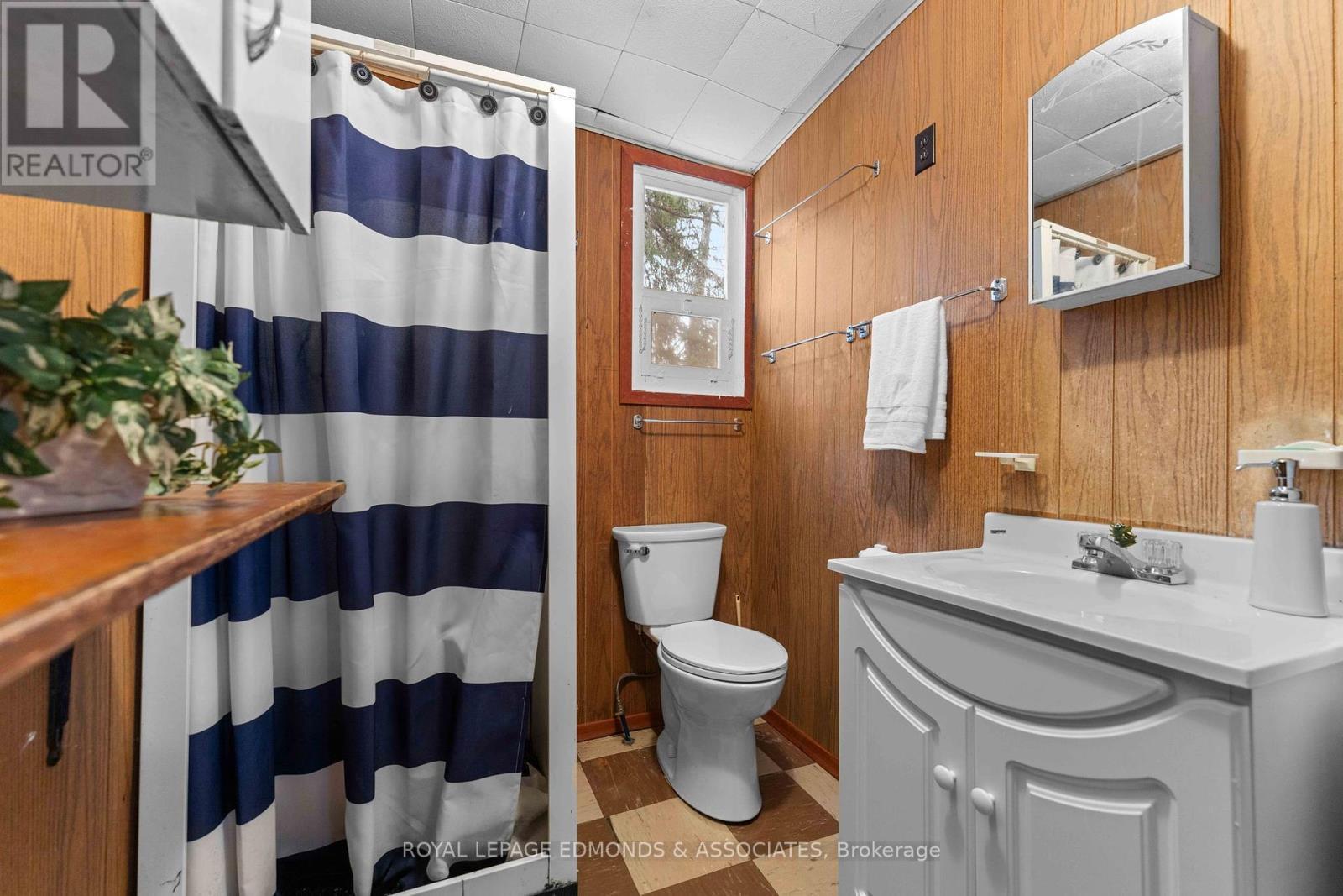 












643 PINE POINT LANE

,
Killaloe, Hagarty and Richards,




Ontario
K0J2J0

