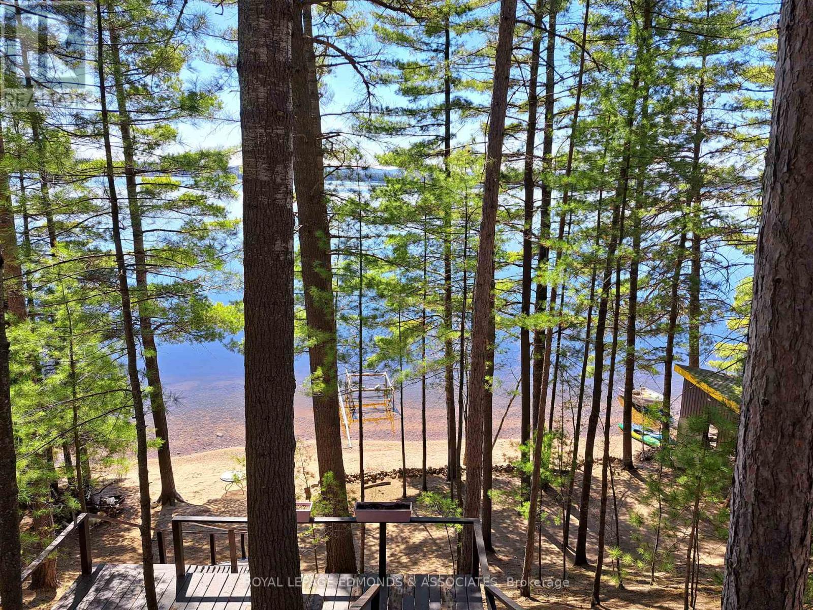 












643 PINE POINT LANE

,
Killaloe, Hagarty and Richards,




Ontario
K0J2J0


