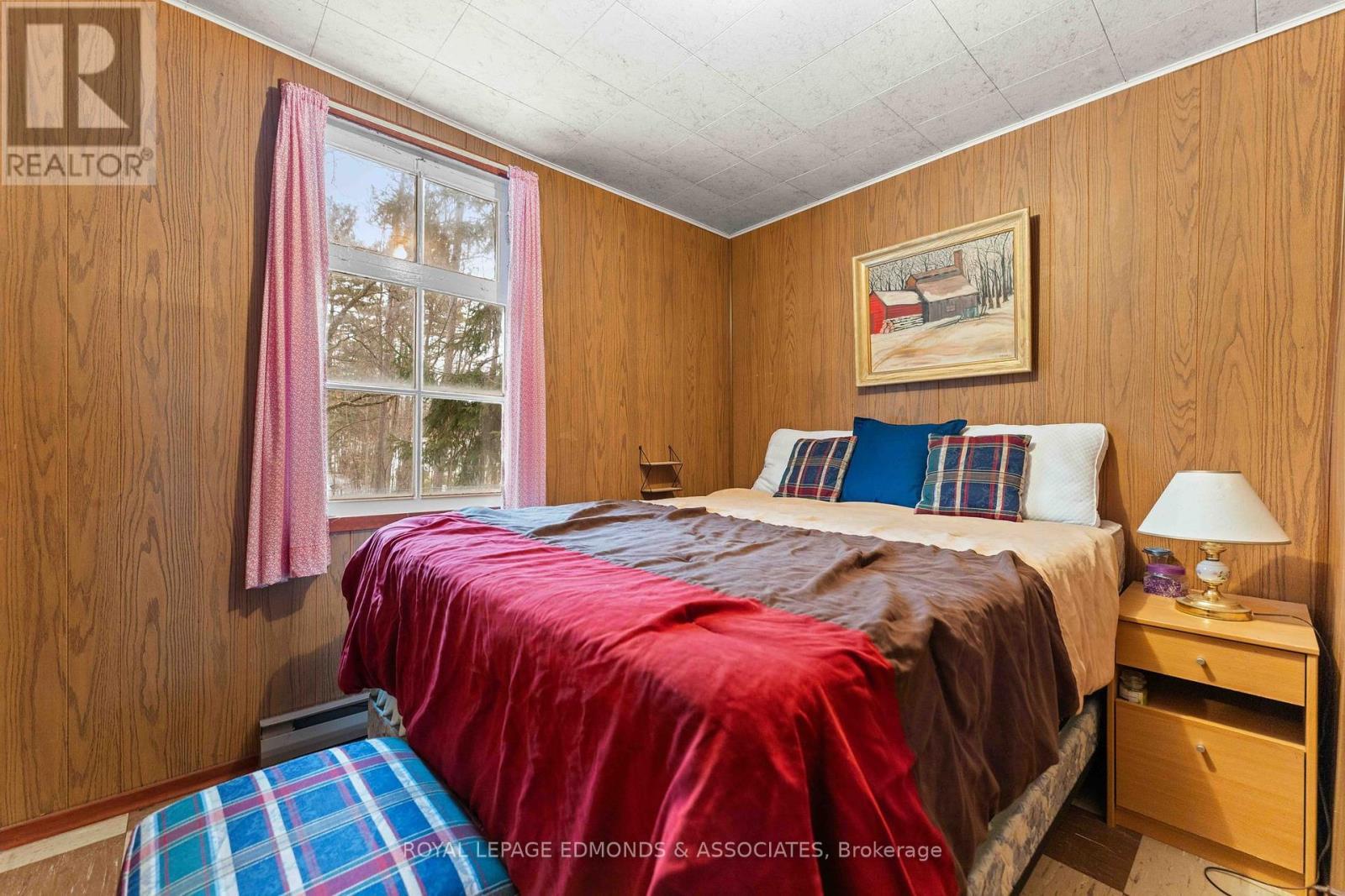 












643 PINE POINT LANE

,
Killaloe, Hagarty and Richards,




Ontario
K0J2J0

