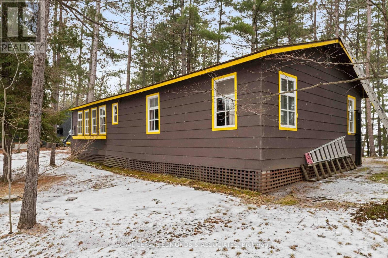 












643 PINE POINT LANE

,
Killaloe, Hagarty and Richards,




Ontario
K0J2J0

