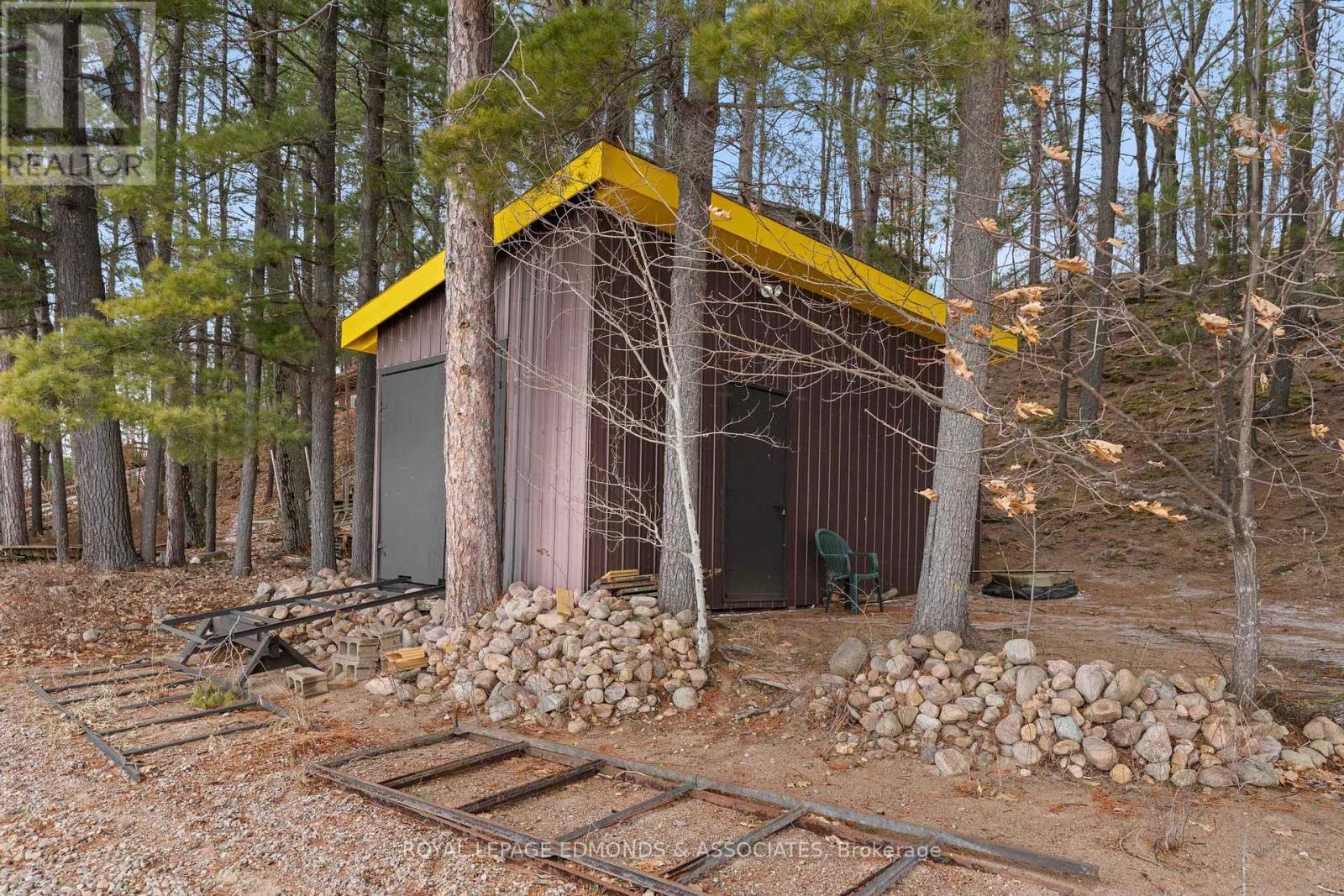 












643 PINE POINT LANE

,
Killaloe, Hagarty and Richards,




Ontario
K0J2J0

