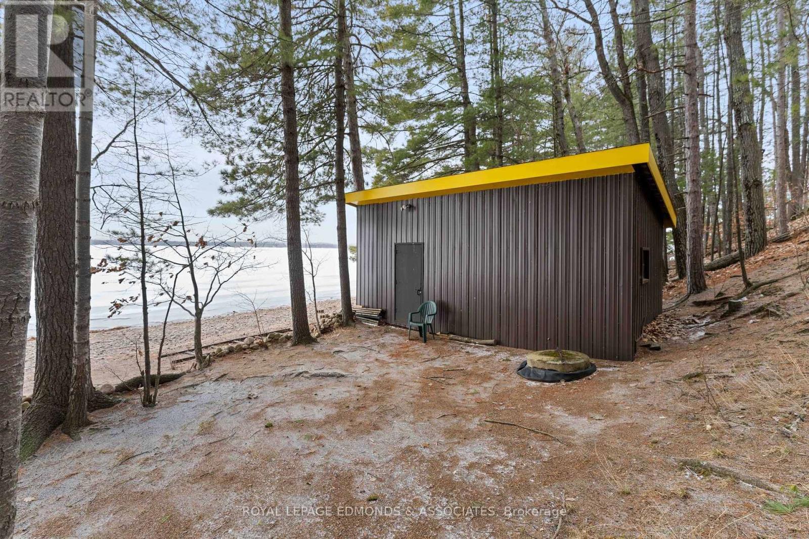 












643 PINE POINT LANE

,
Killaloe, Hagarty and Richards,




Ontario
K0J2J0

